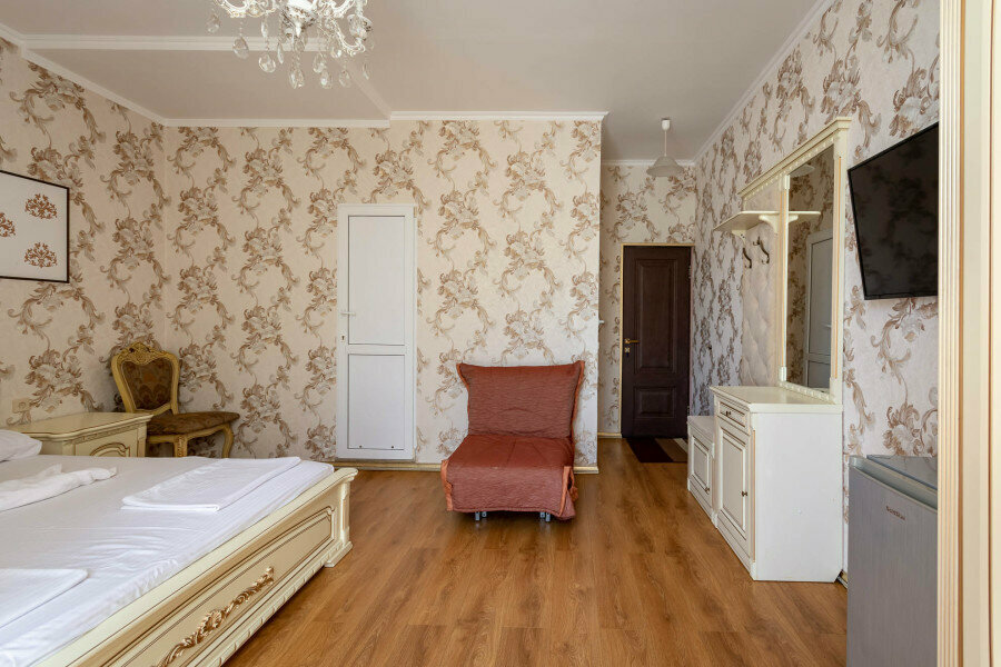 Трёхместный Комфорт с эркером