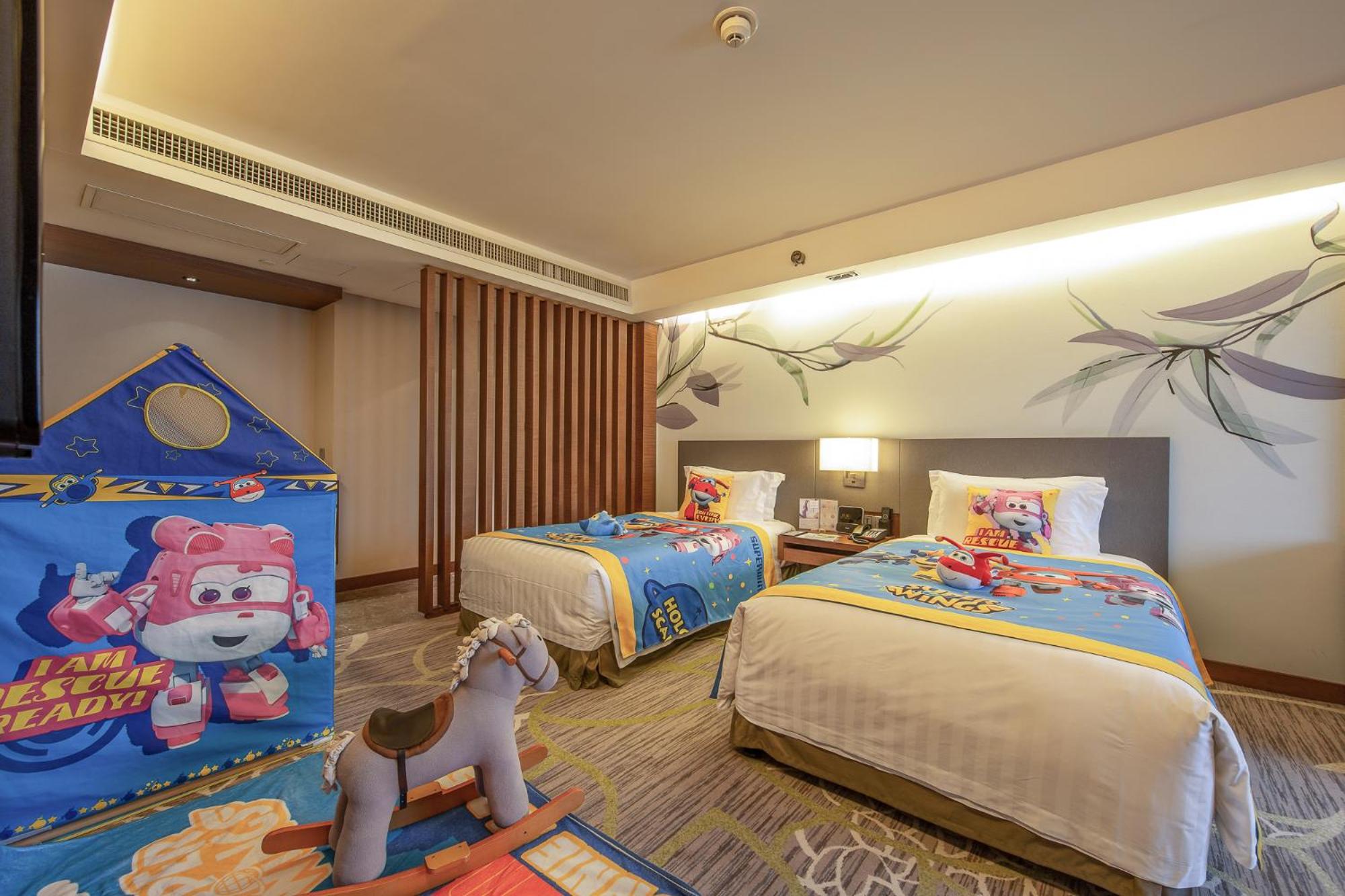 Junior King Suite with CIty View - Kids Theme