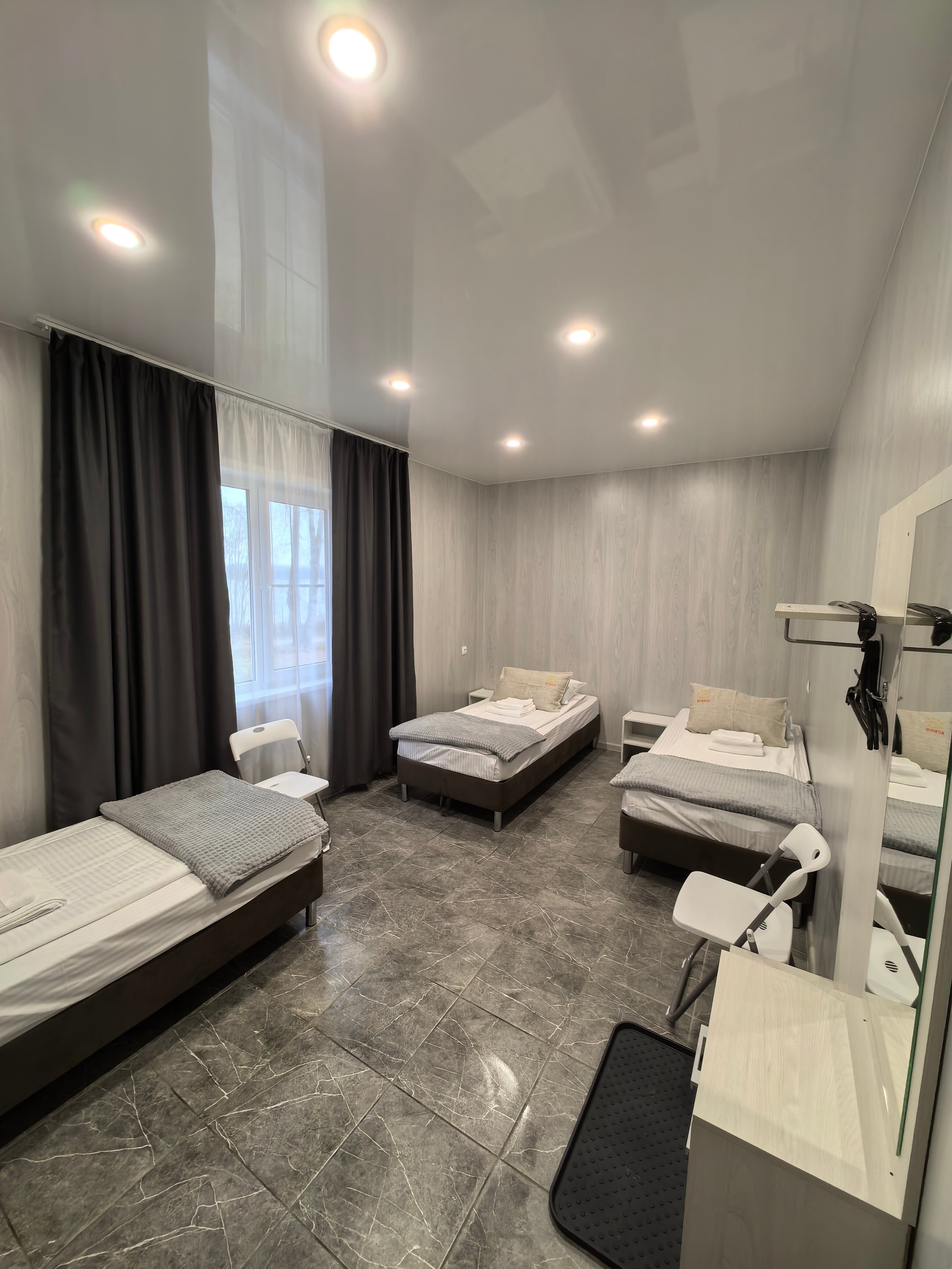 Трехместный номер с основными удобствами