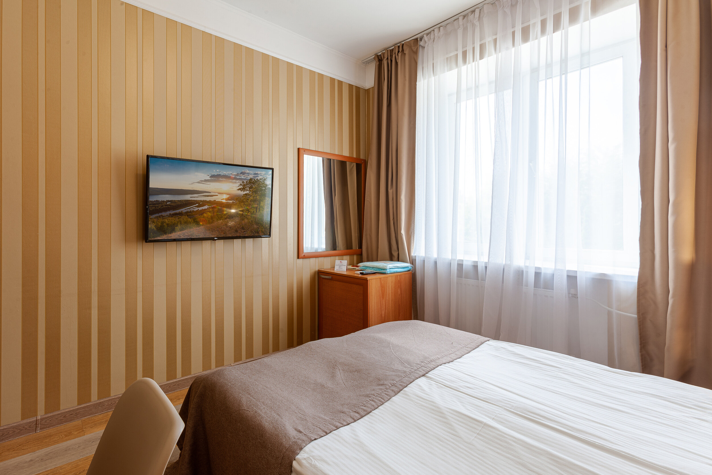 Стандарт с одной двуспальной кроватью