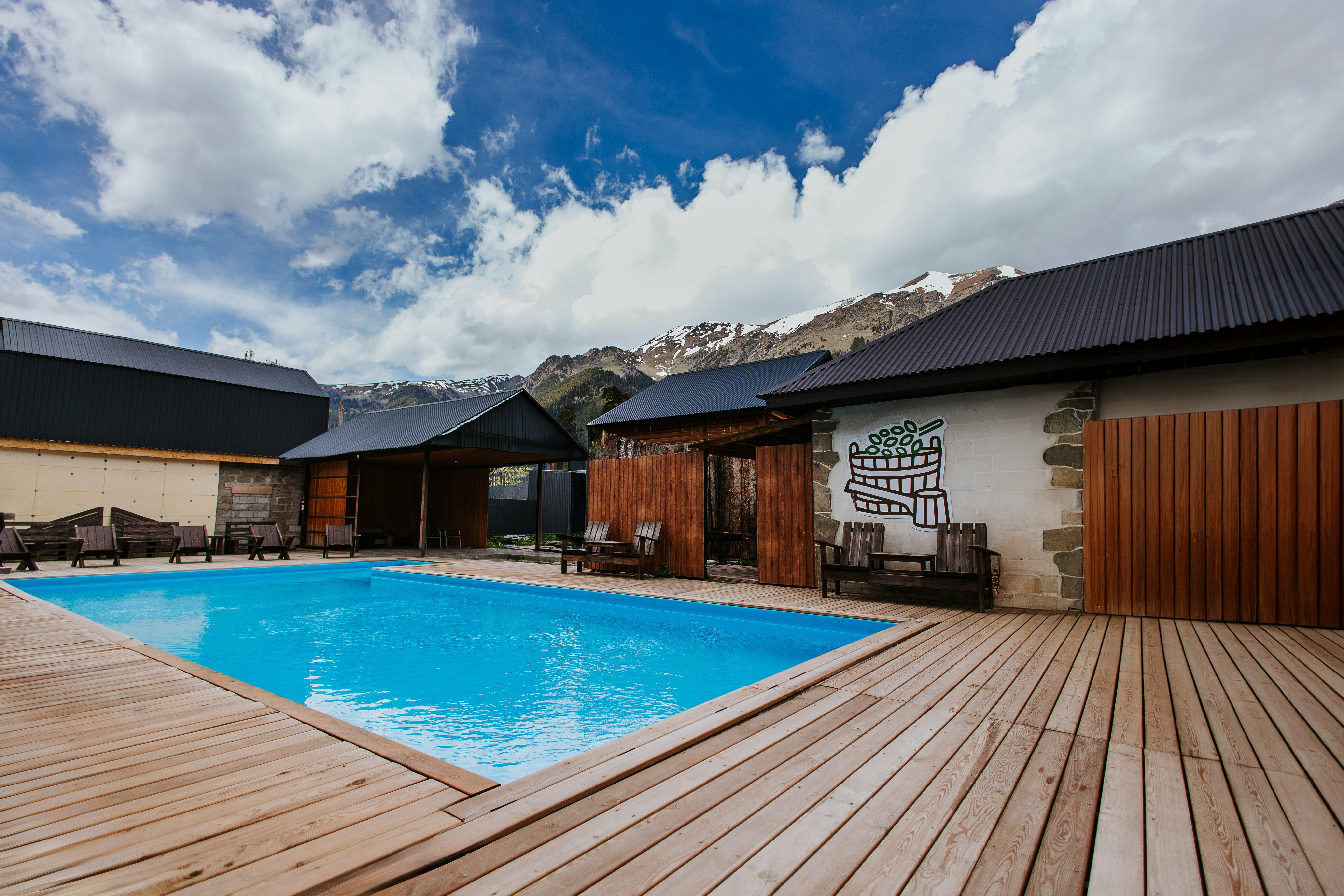 Дом с бассейном