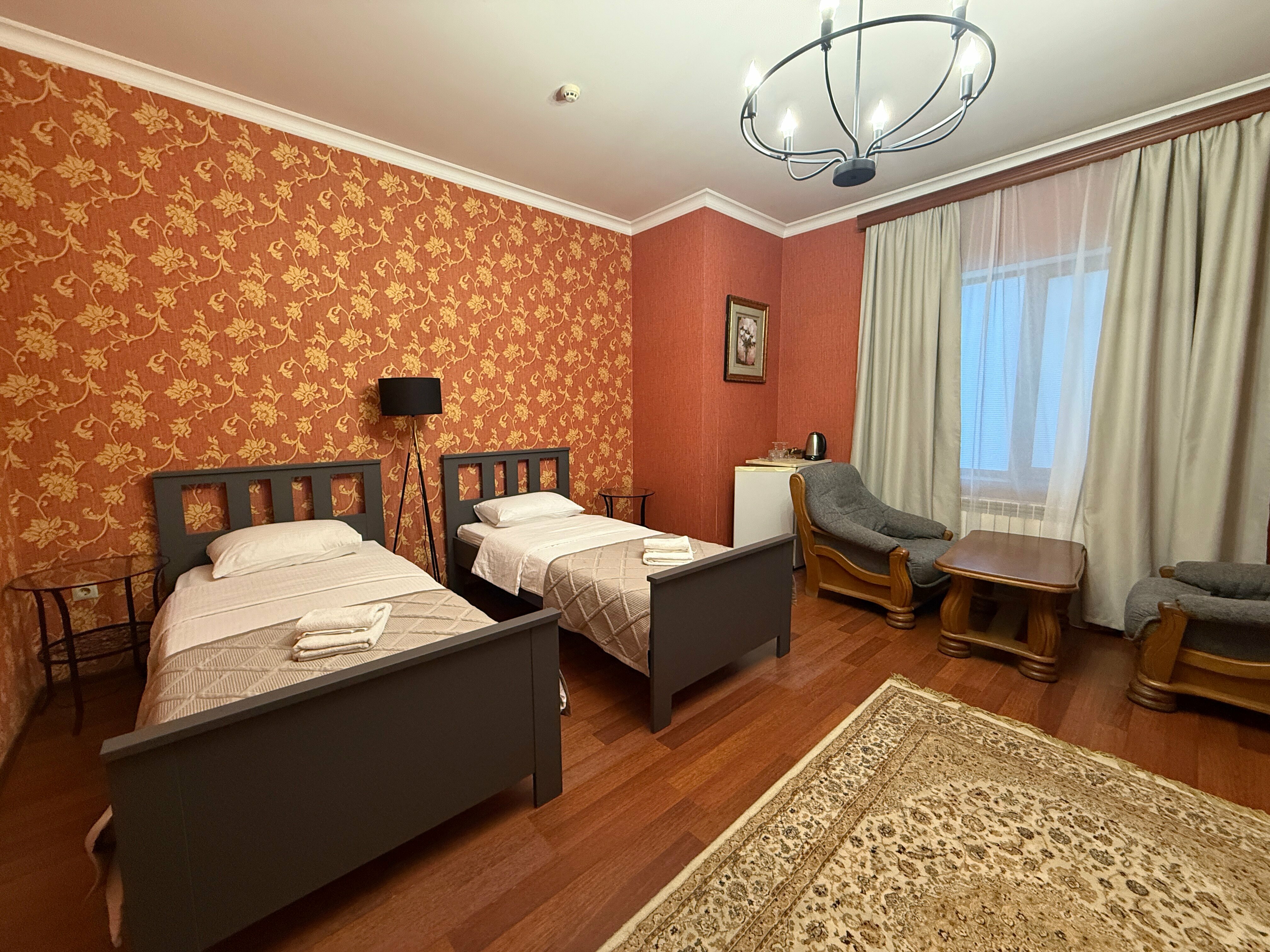 Просторный двухместный номер с 2 отдельными кроватями