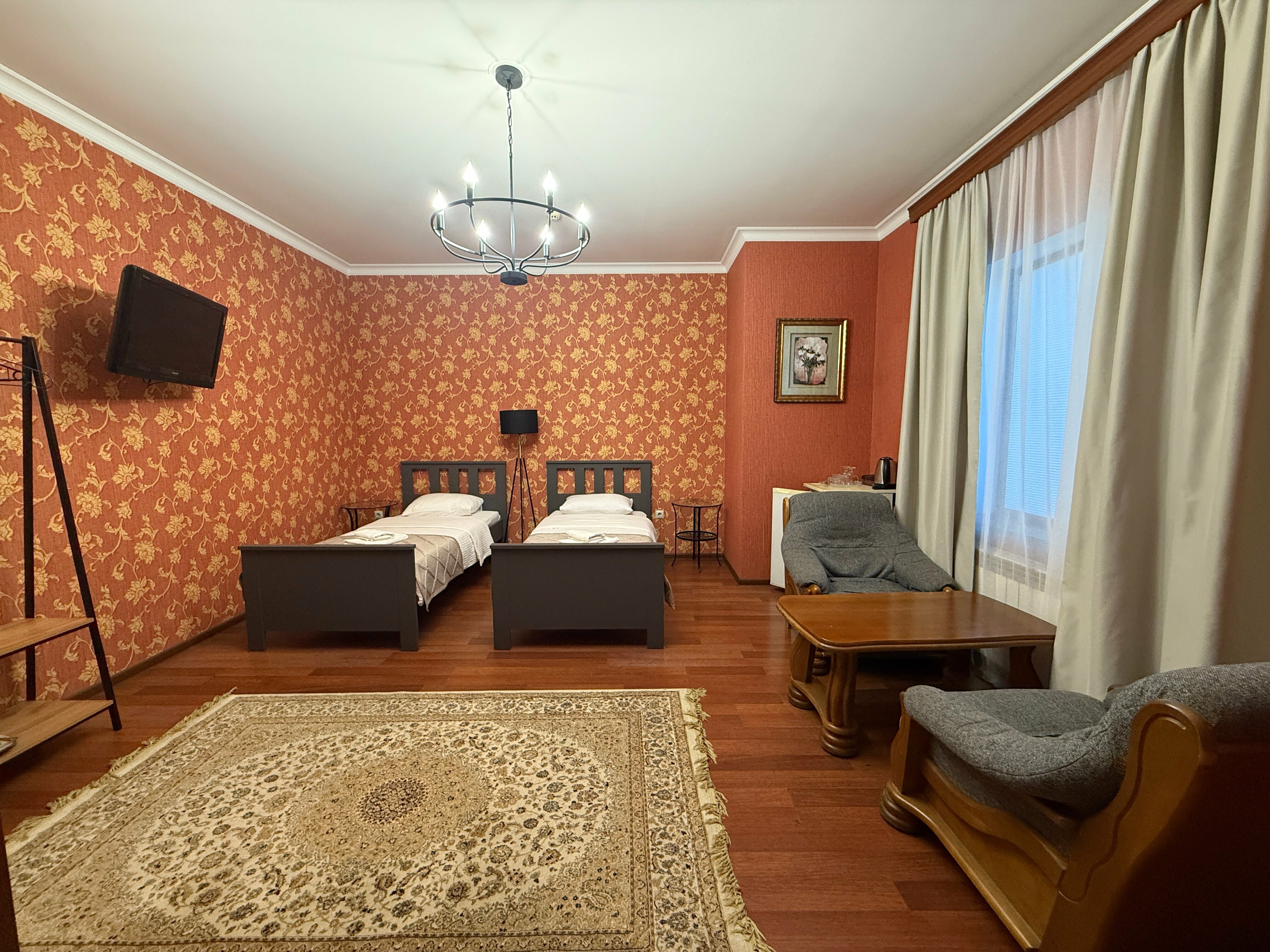Просторный двухместный номер с 2 отдельными кроватями