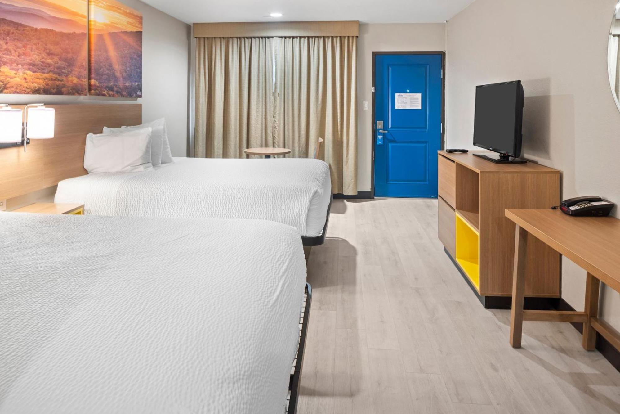 Queen Room with Two Queen Beds - Non-Smoking