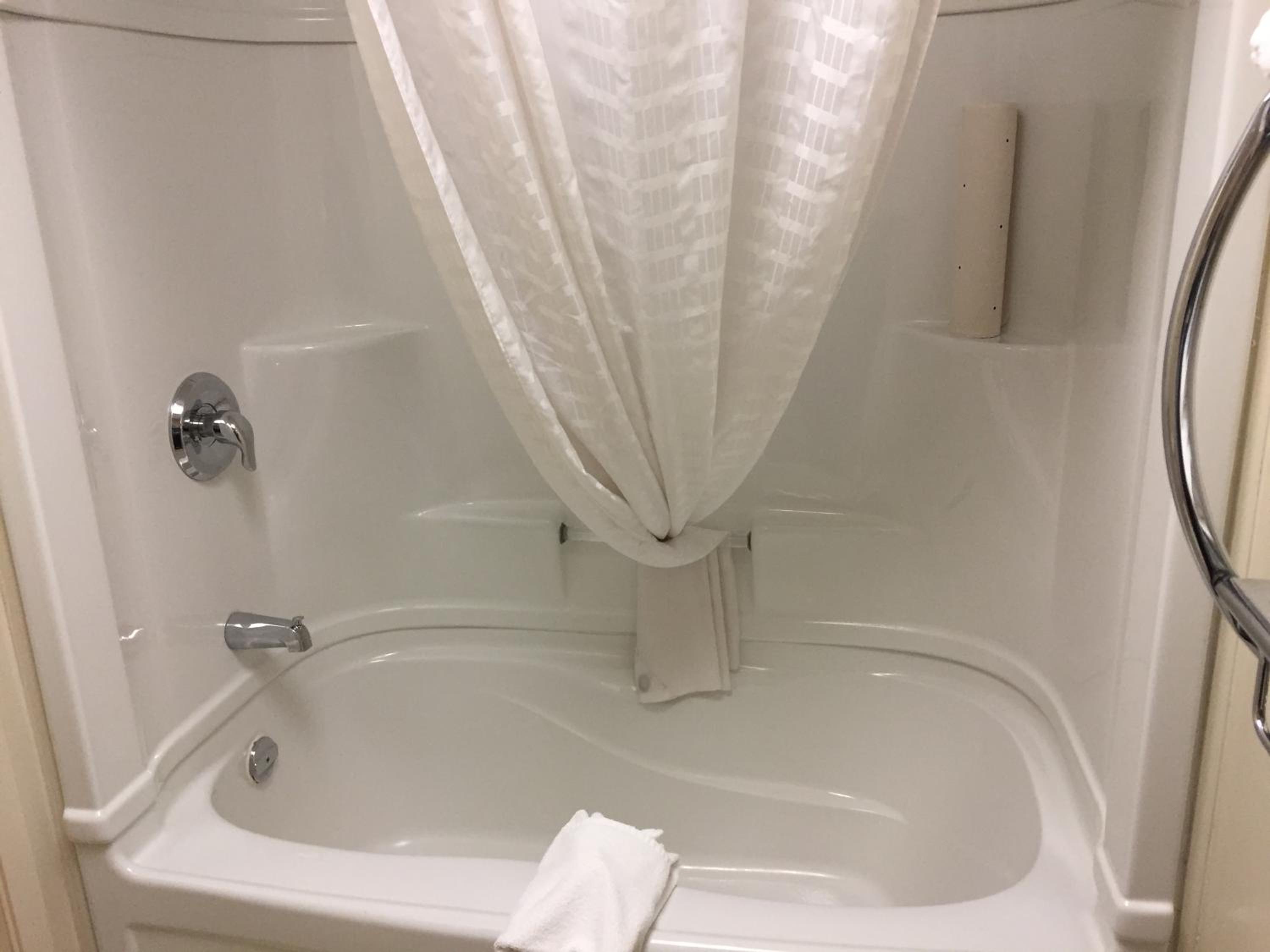 Queen Room - Non-Smoking