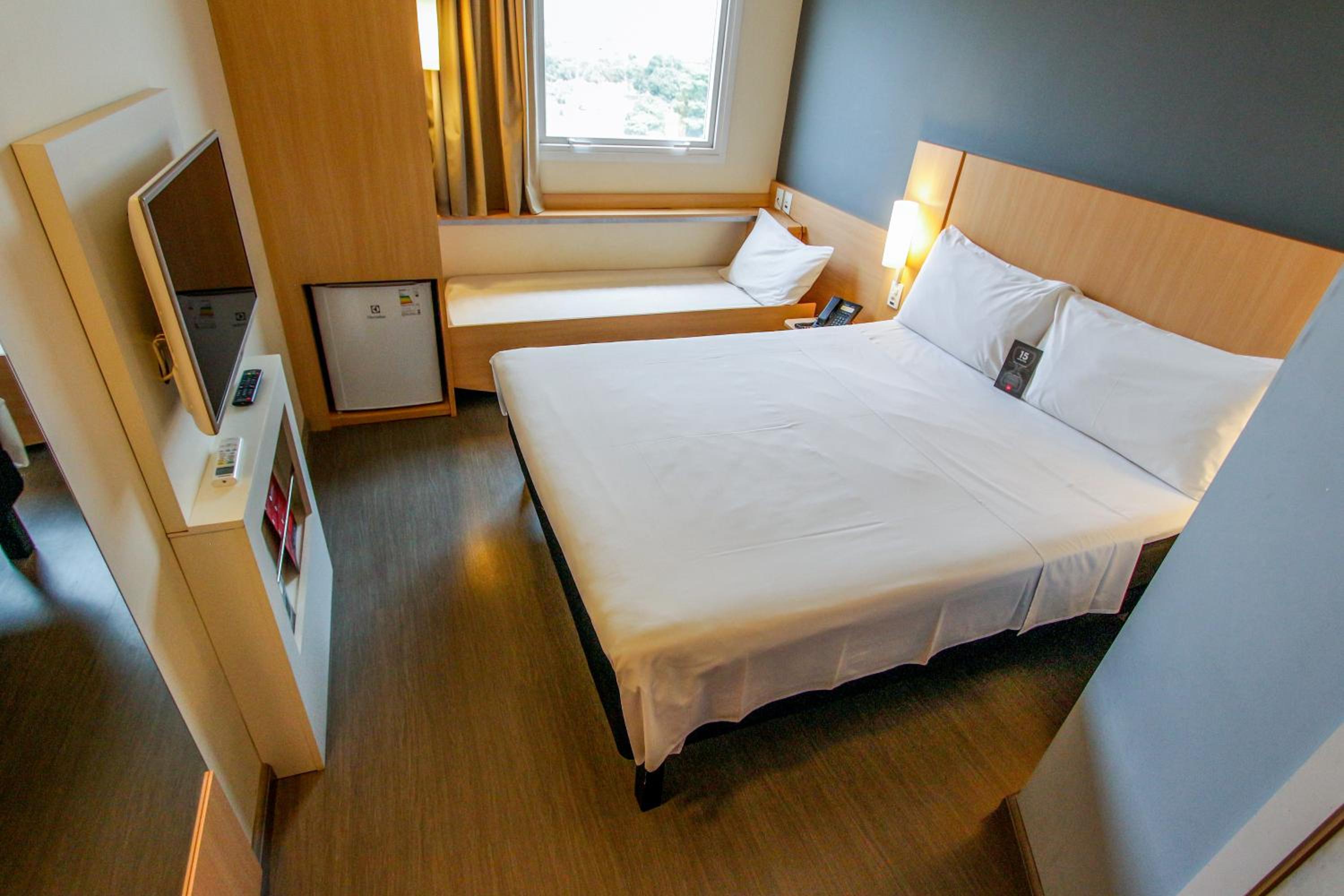 Apartment with One Double Bed
