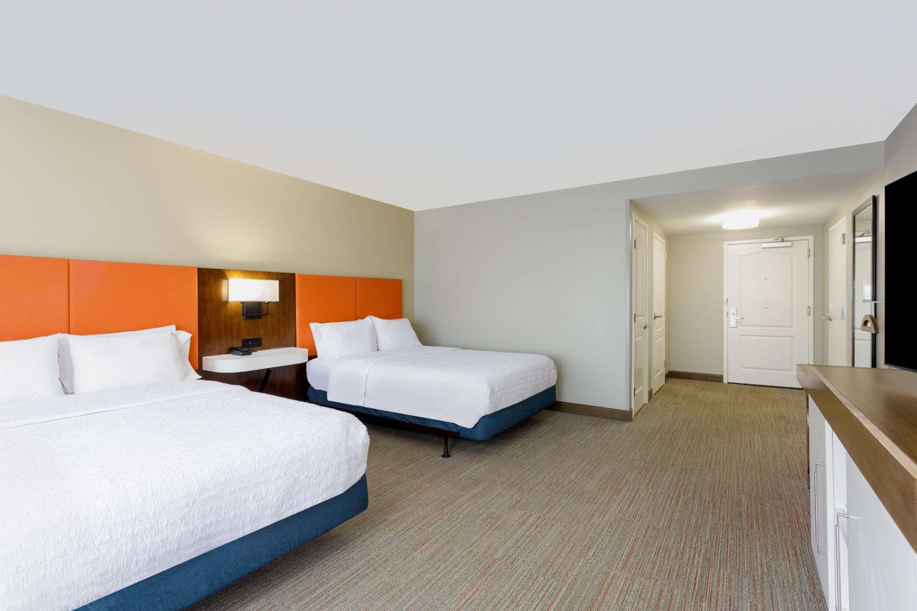 Queen Room with Two Queen Beds and Bath Tub - Mobility Access