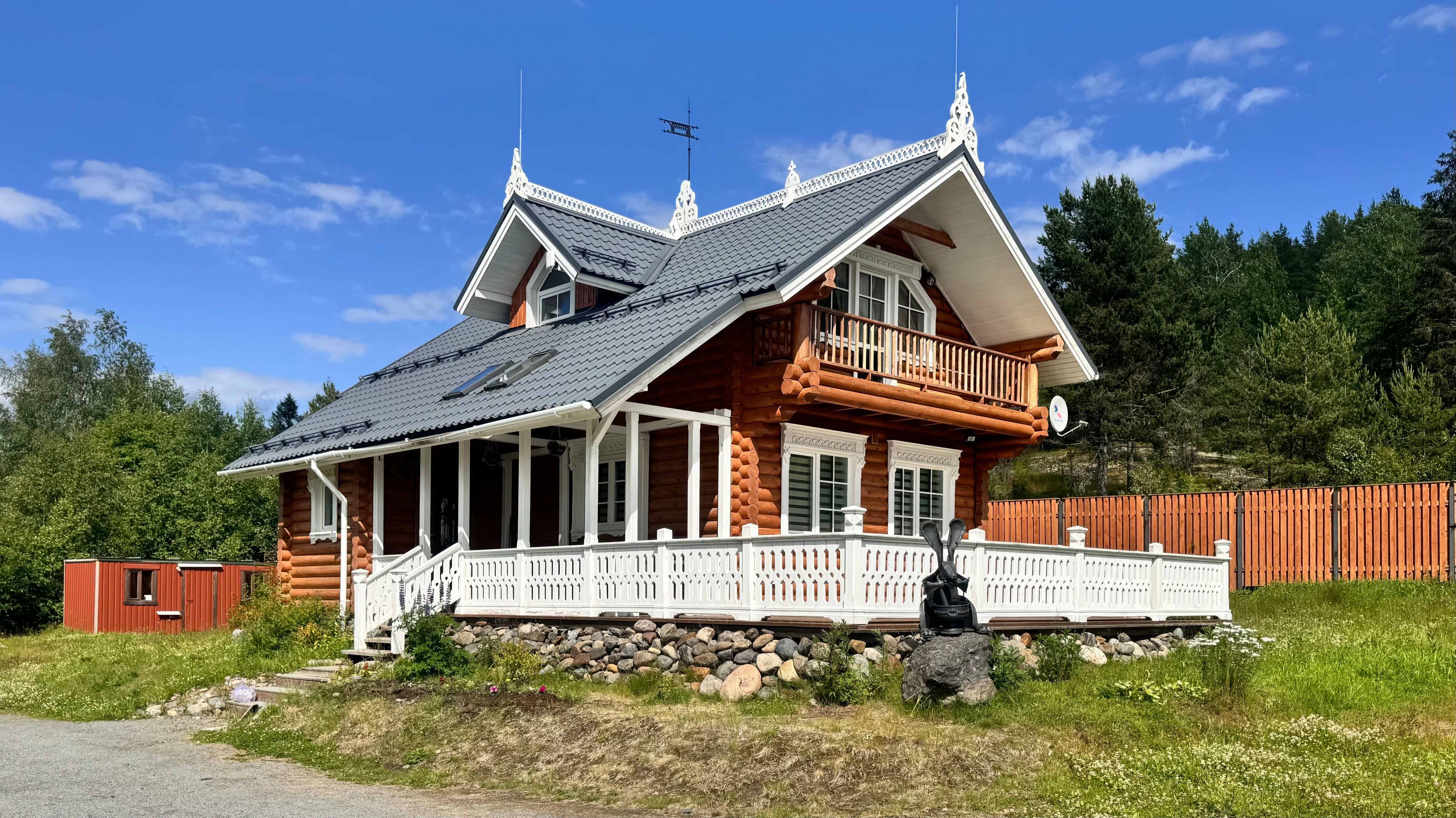 Усадьба "Ладожские этюды" у подножия горы Хийденвуори