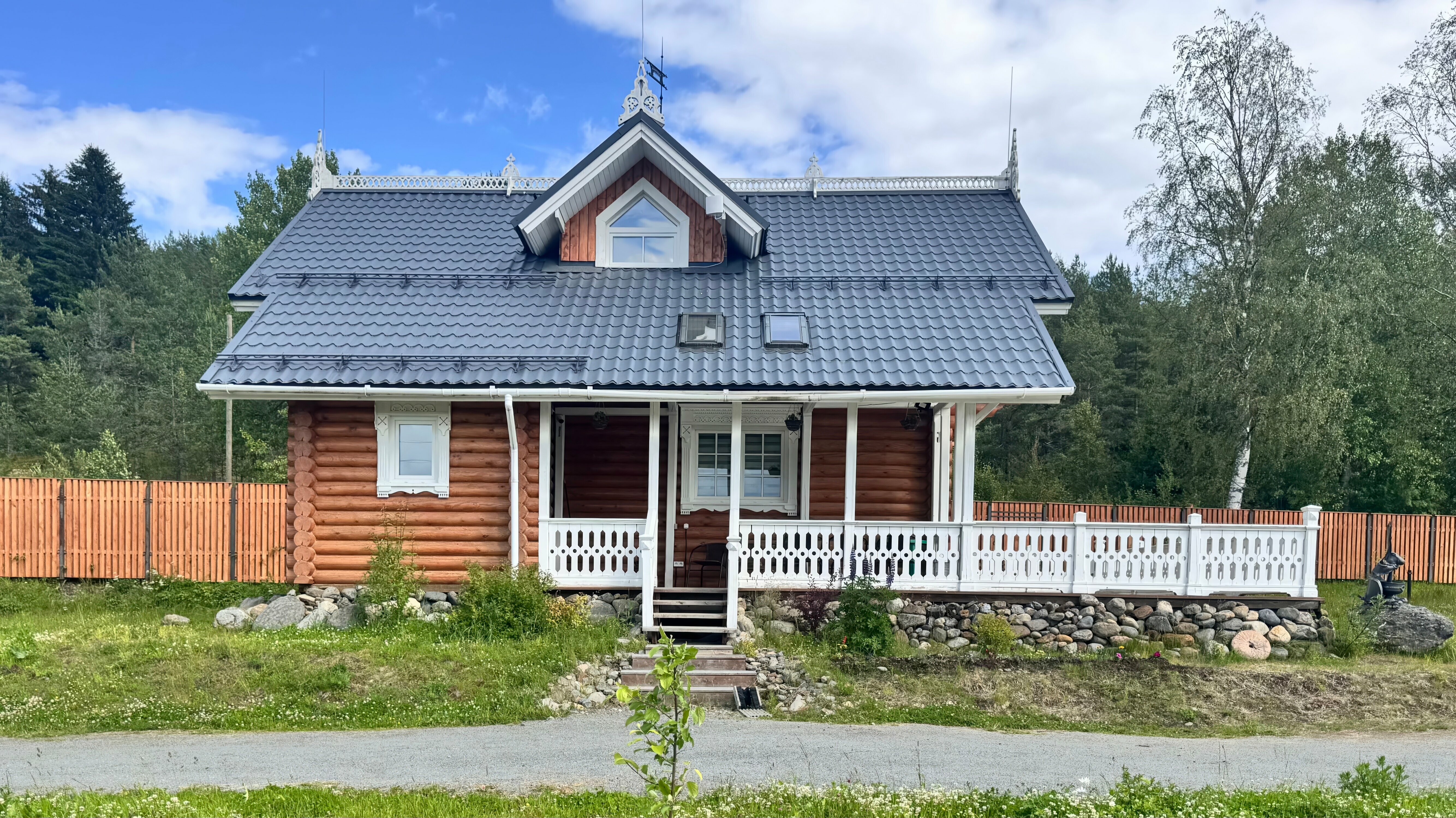 Усадьба "Ладожские этюды" у подножия горы Хийденвуори