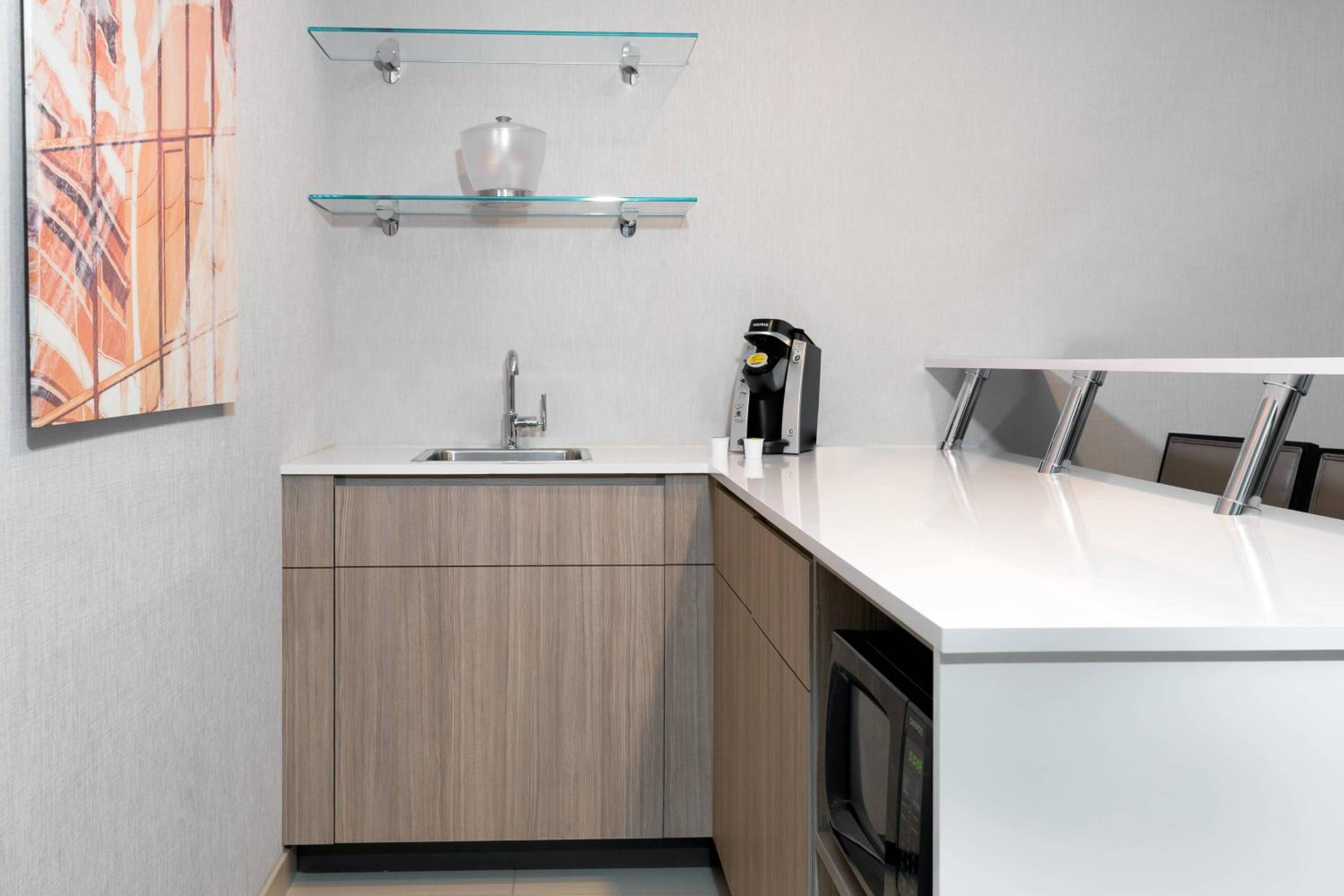 1 Bedroom Suite, 1 King, Trundle bed