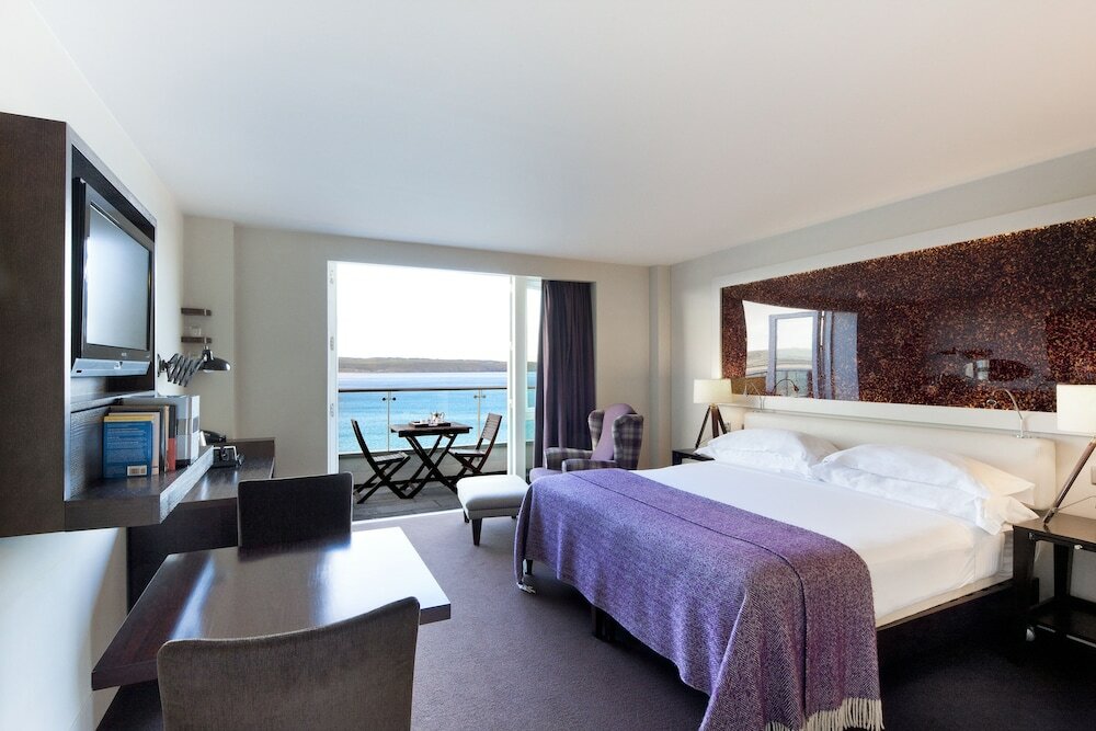 Deluxe Balcony Room