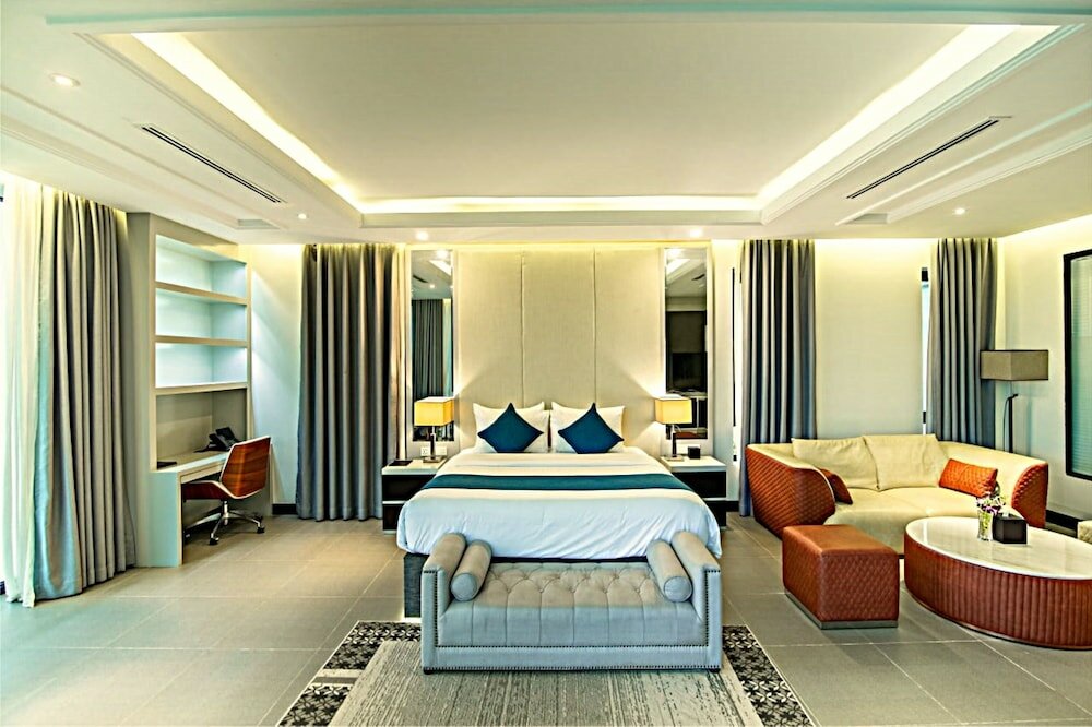 Junior Suite, Pool View