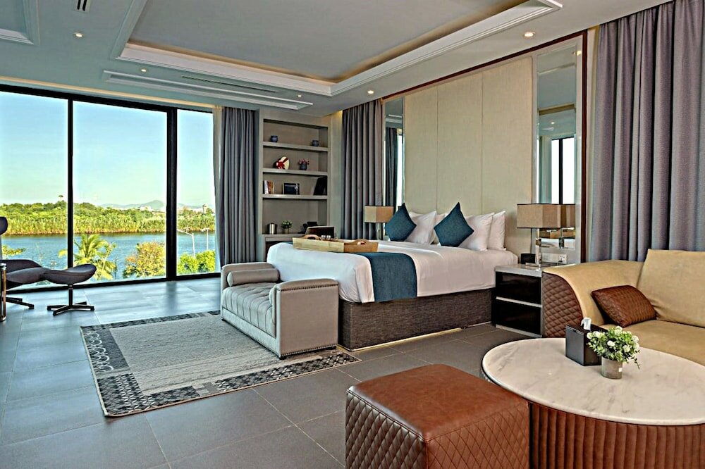 Junior Suite, Pool View