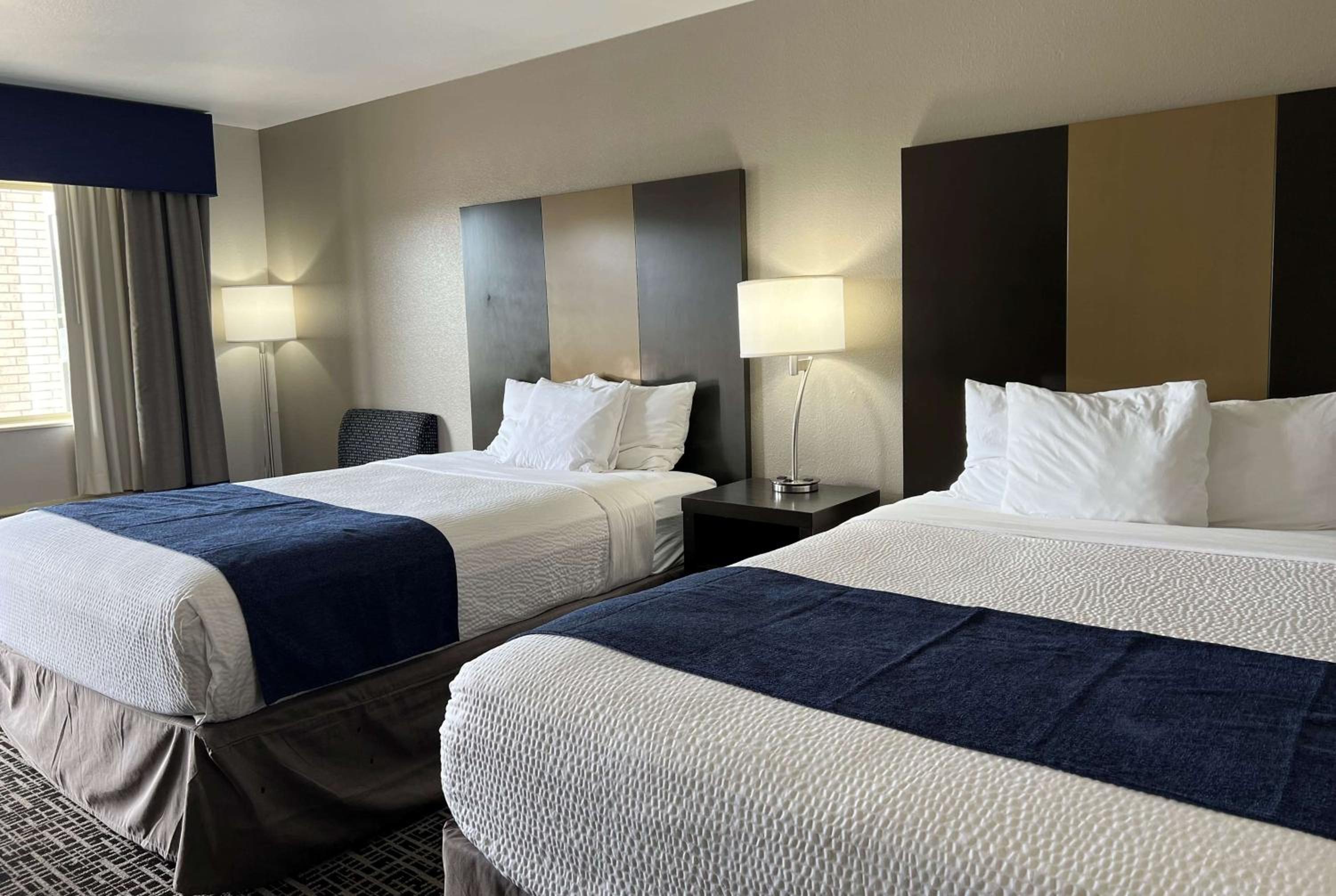 Queen Room with Two Queen Beds - Smoking