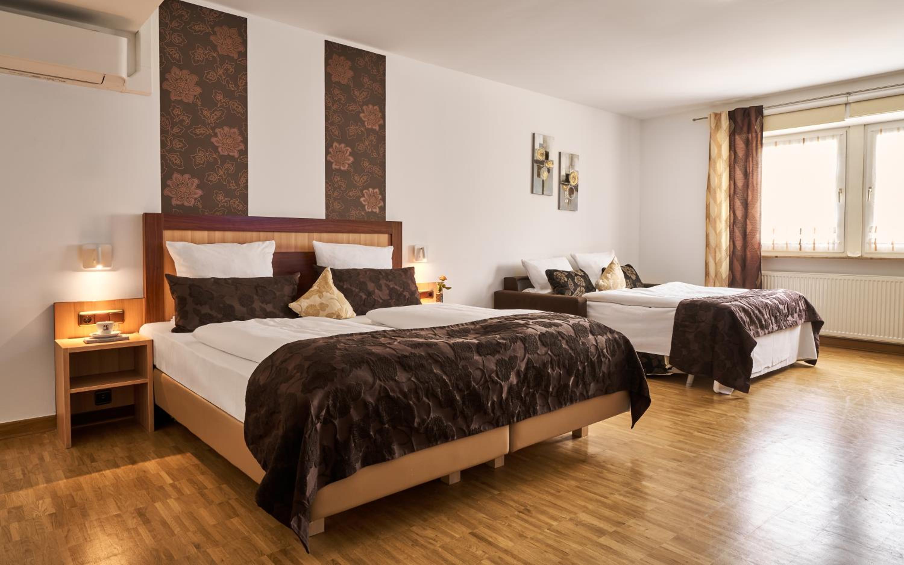 Family Room – in the historical main building (3-star category)