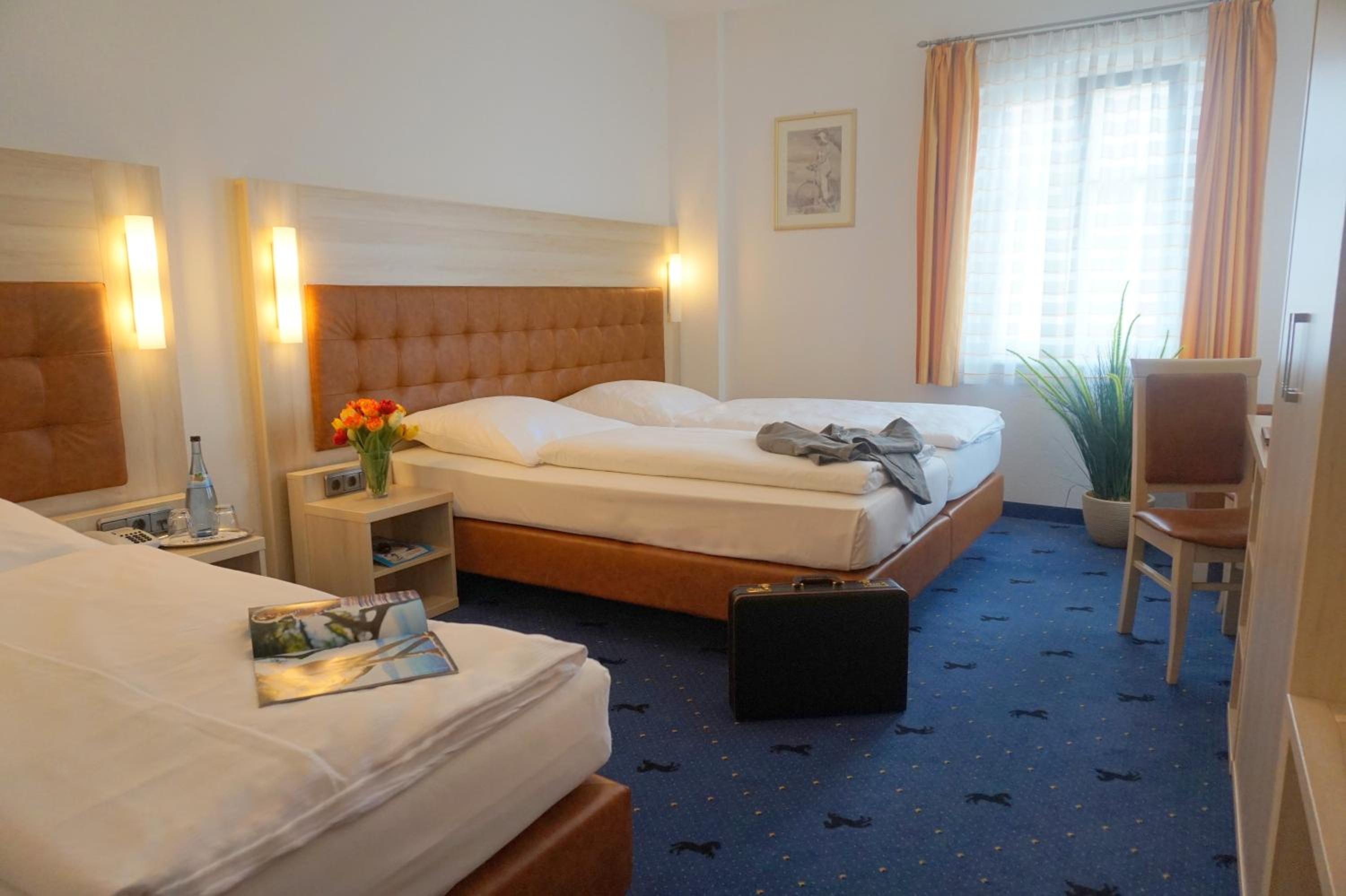 Economy Triple- in the historical main building (3-star category)