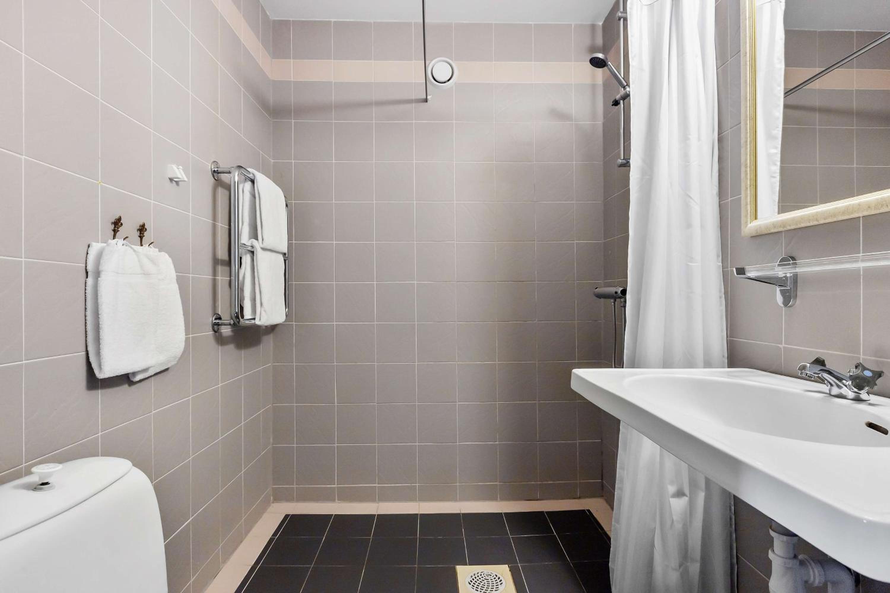 Suite with Spa Bath - Non-Smoking