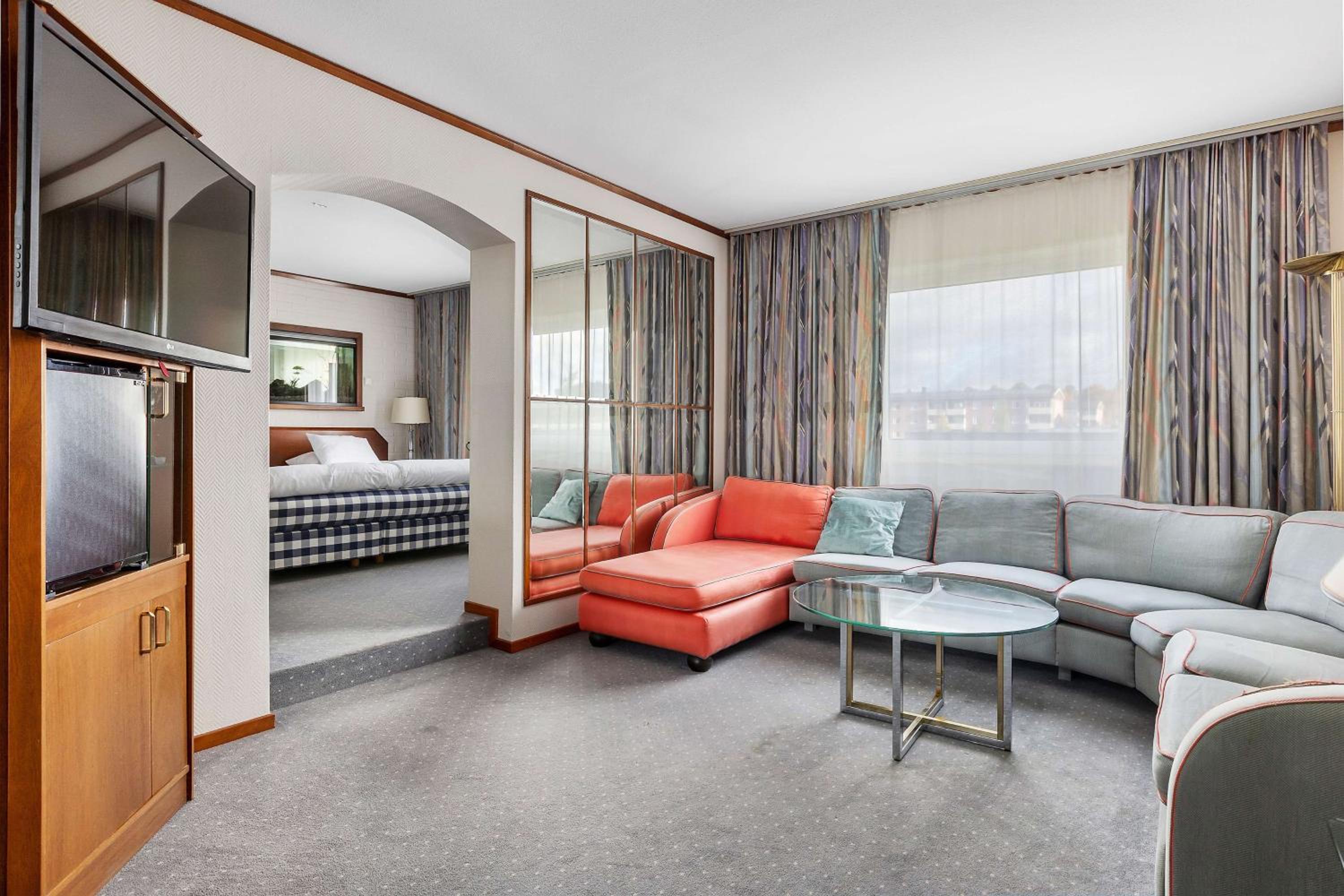 Suite with Spa Bath - Non-Smoking