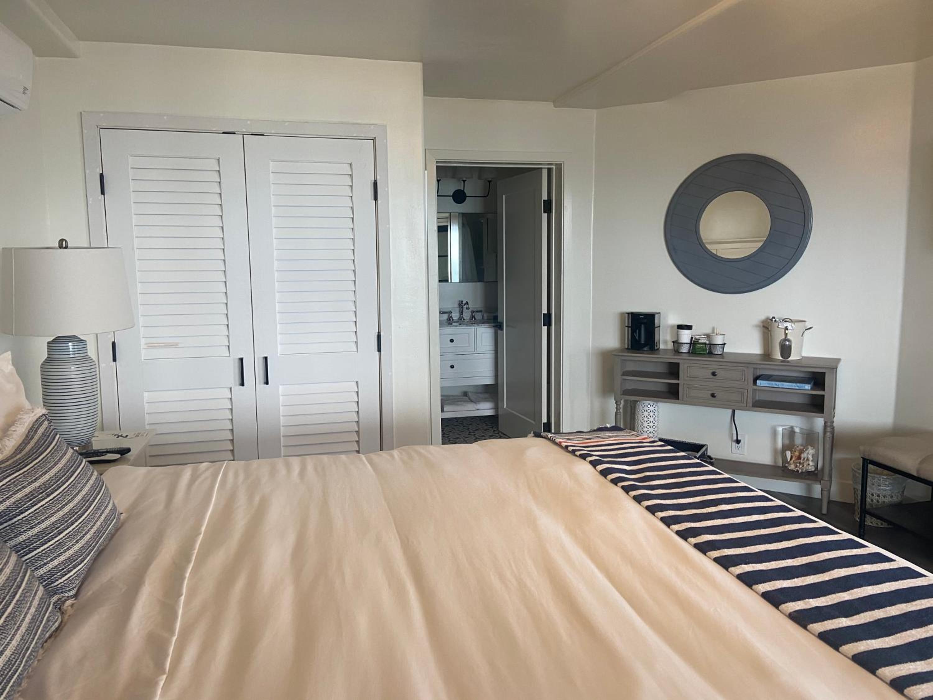Deluxe King Room with Ocean View (Estrellamar)
