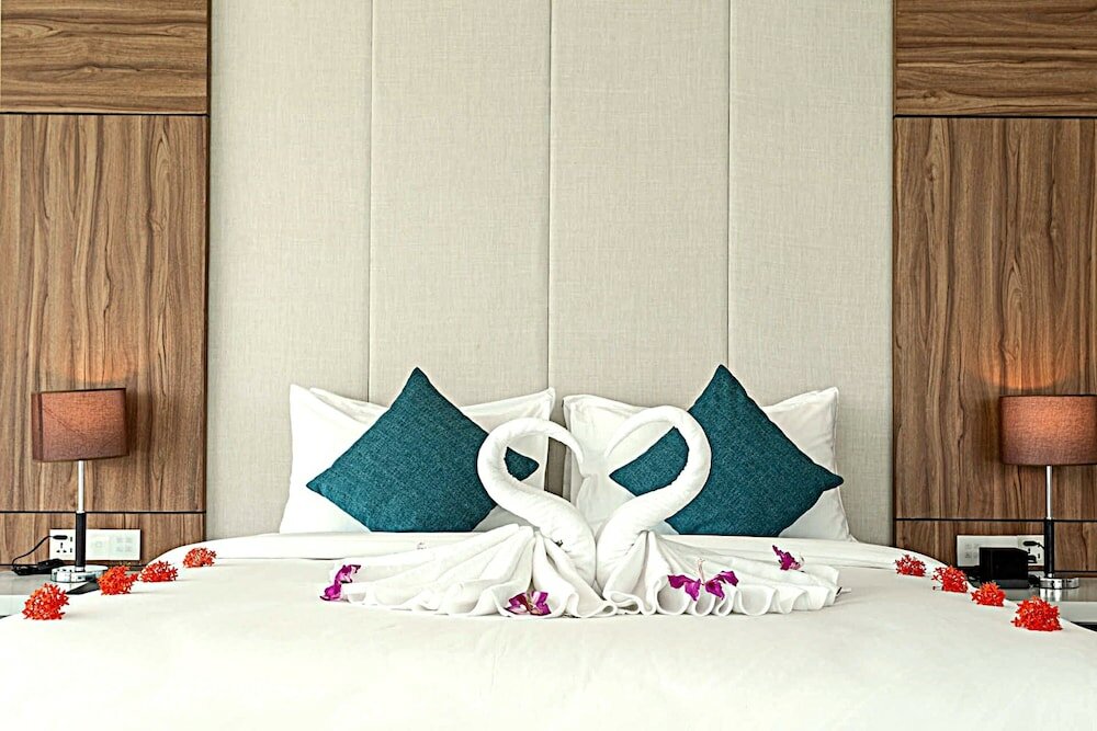 Grand Deluxe Double Pool View