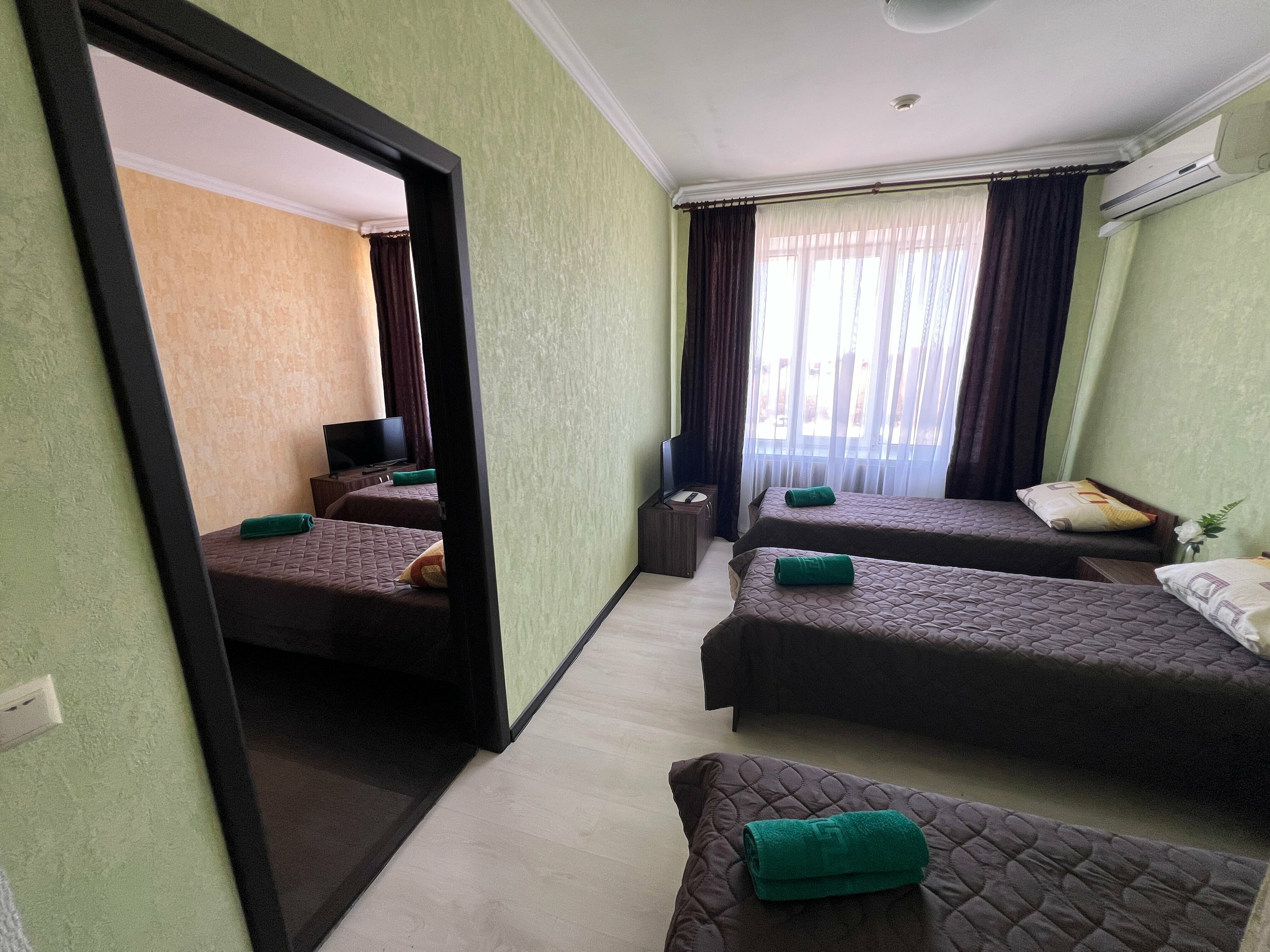 Улучшенный хостельный женский номер с подселением