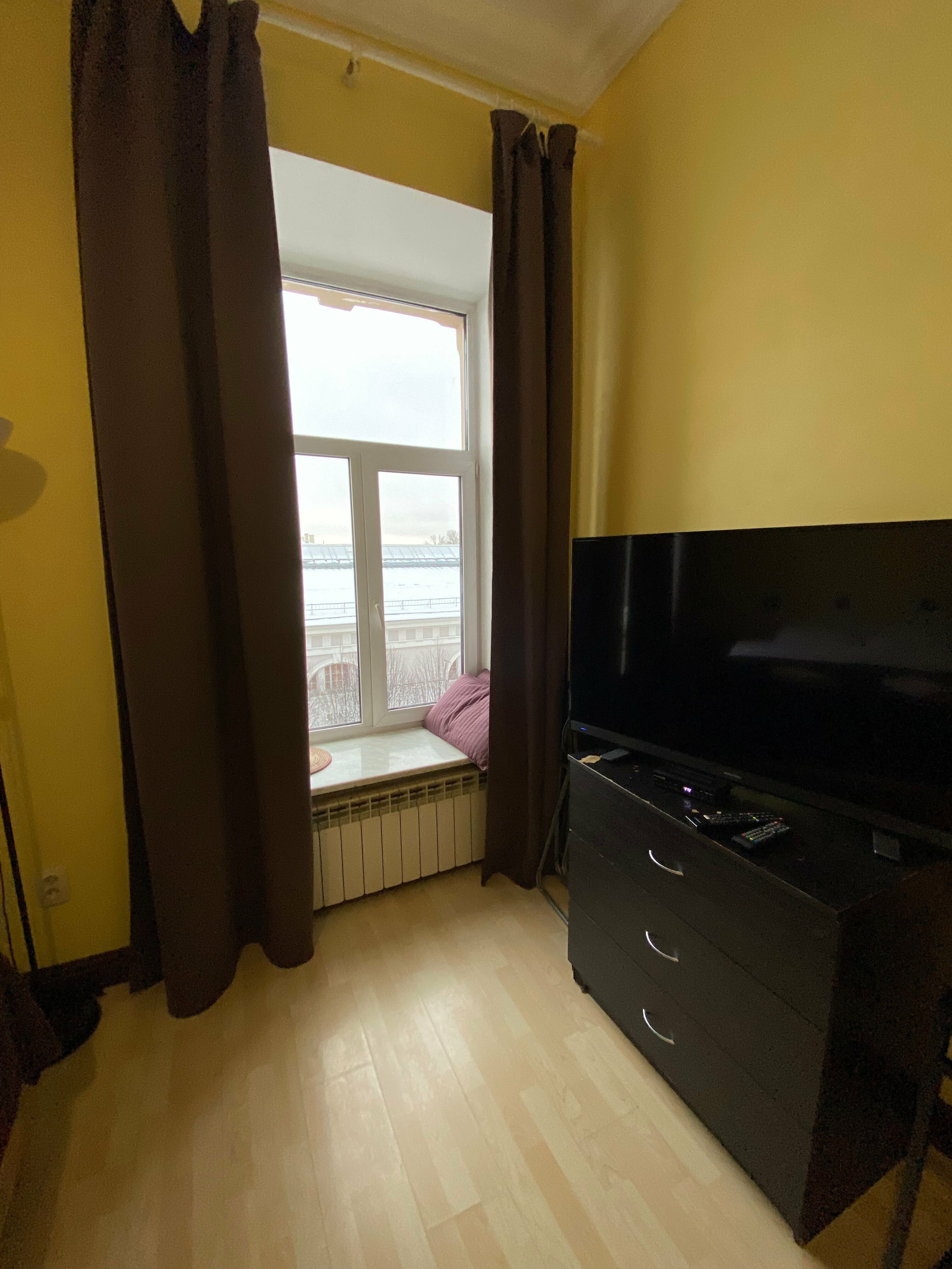 Четырехместный номер с общей ванной комнатой