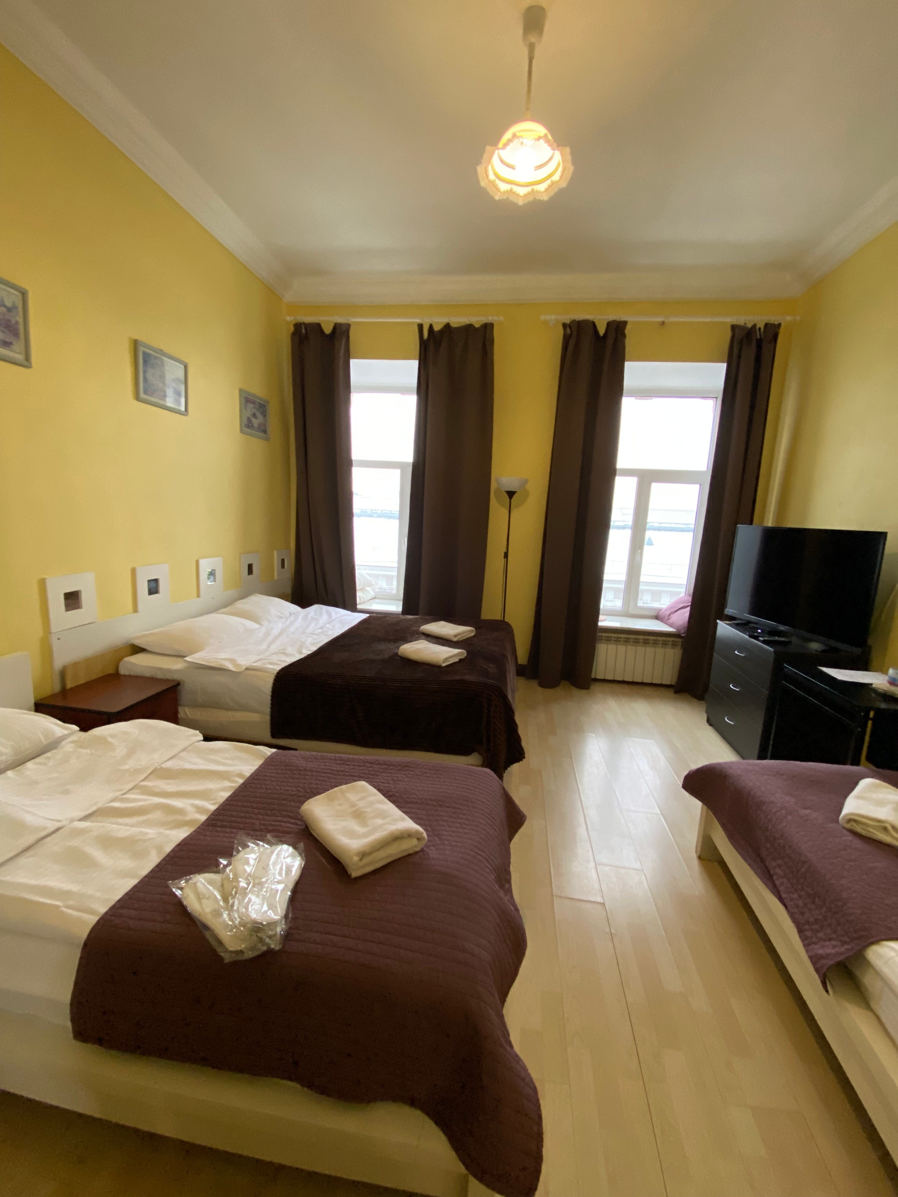 Четырехместный номер с общей ванной комнатой