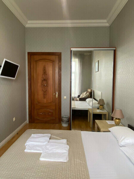 Двухместный номер с 1 кроватью и общей ванной комнатой