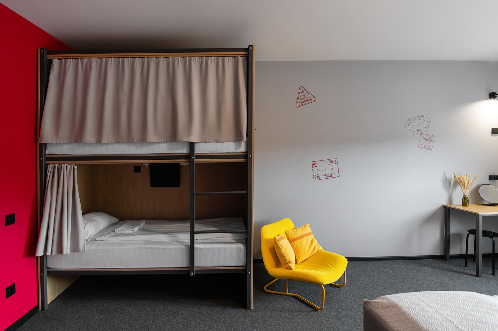 Семейный номер с общей ванной комнатой