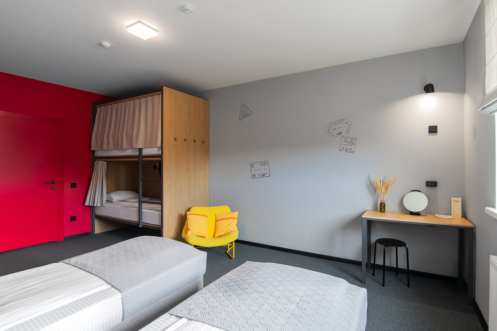 Семейный номер с общей ванной комнатой