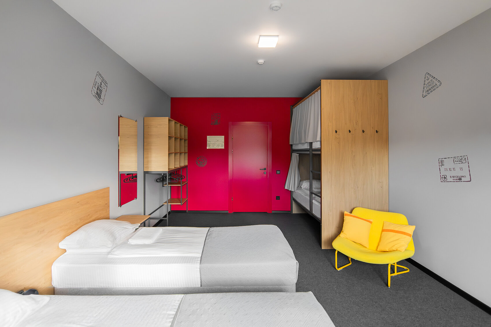 Семейный номер с общей ванной комнатой