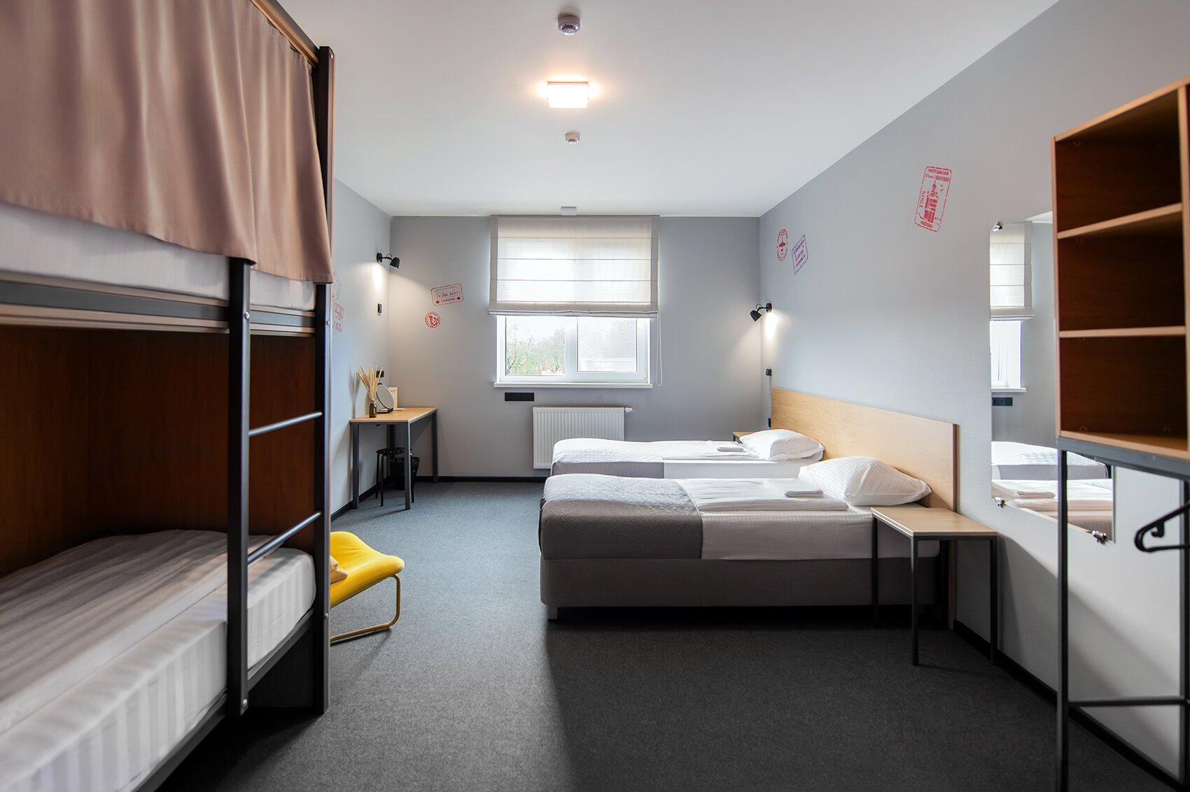 Семейный номер с общей ванной комнатой