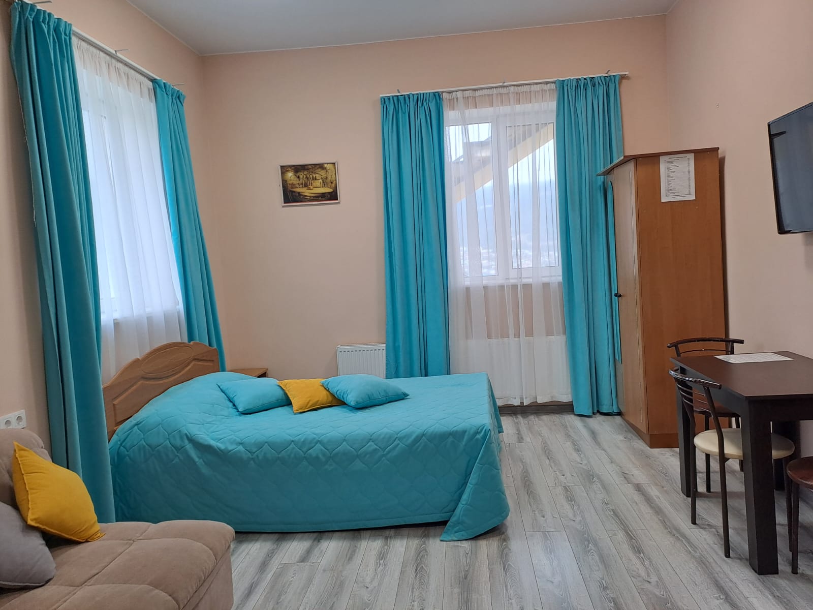 Апартаменты с кухней и балконом