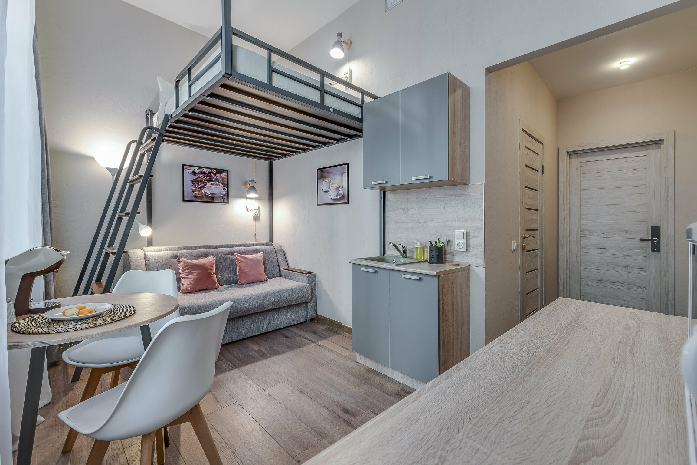 Двухуровневый стандартный четырехместный номер