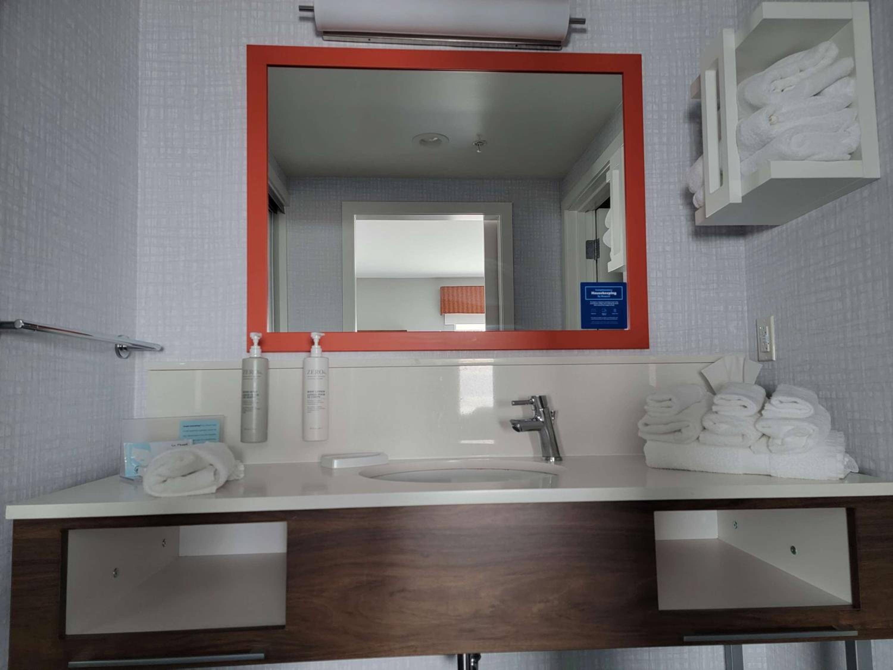 Executive Queen Room with Two Queen Beds and Water View - Non-Smoking