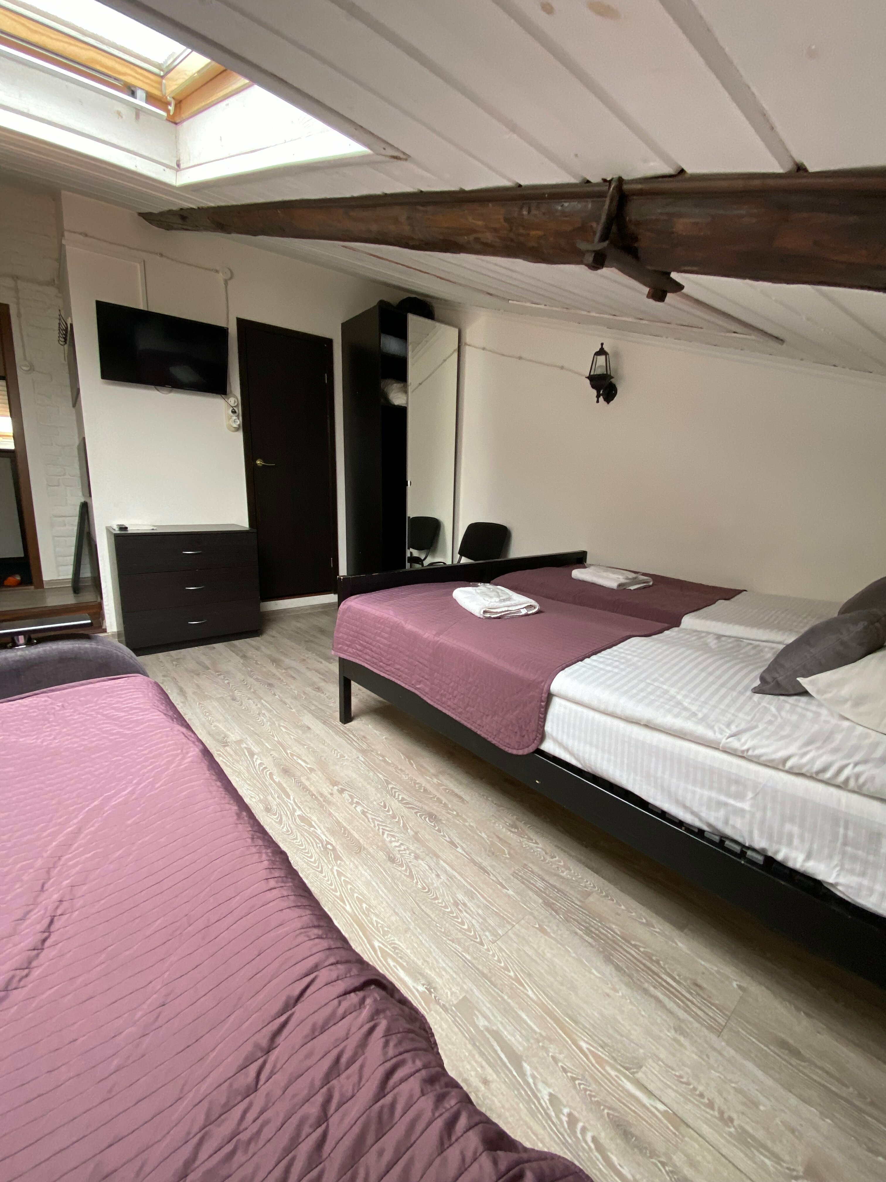 Четырехместный номер с душем