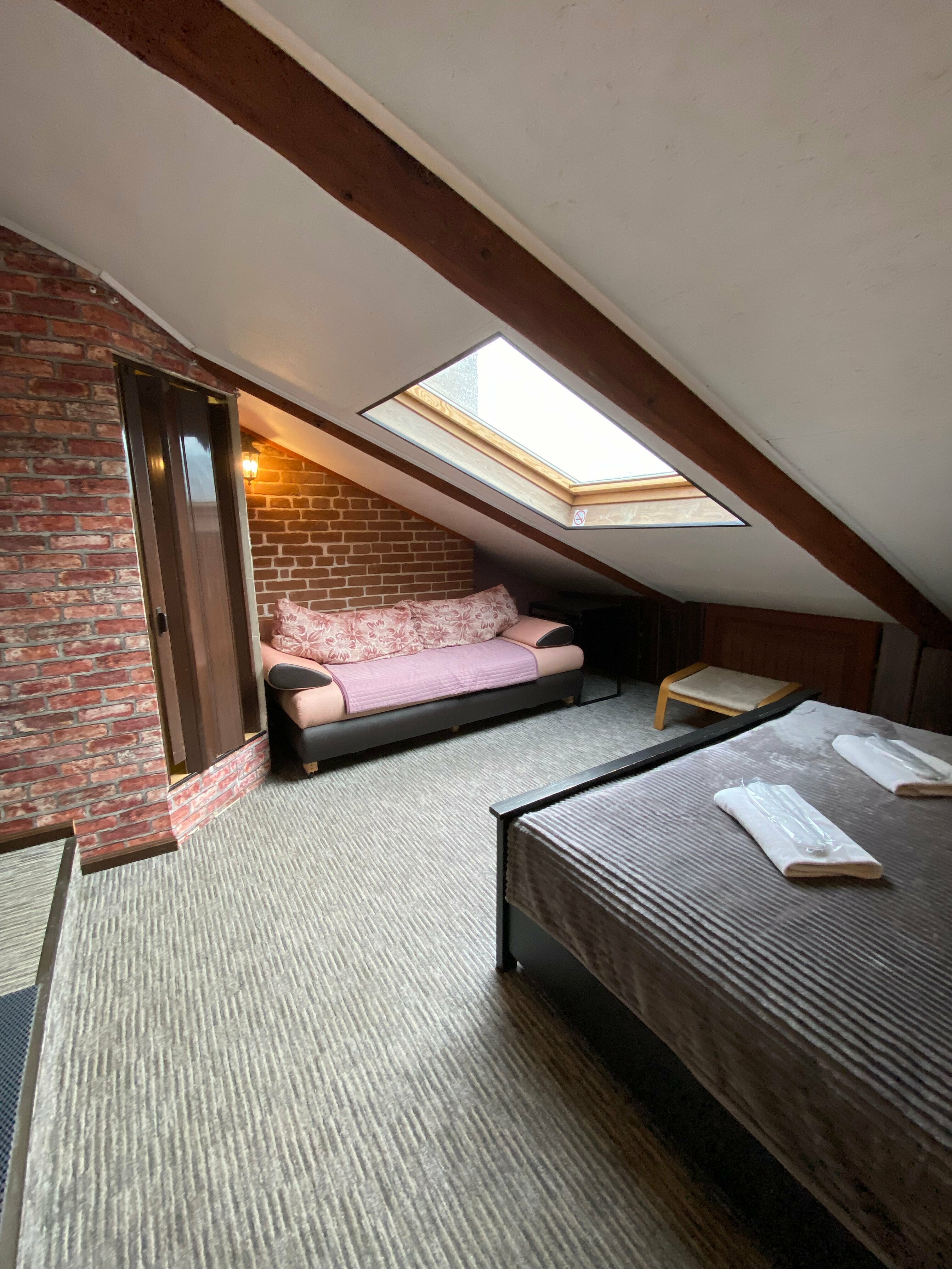 Трехместный номер с собственной ванной комнатой