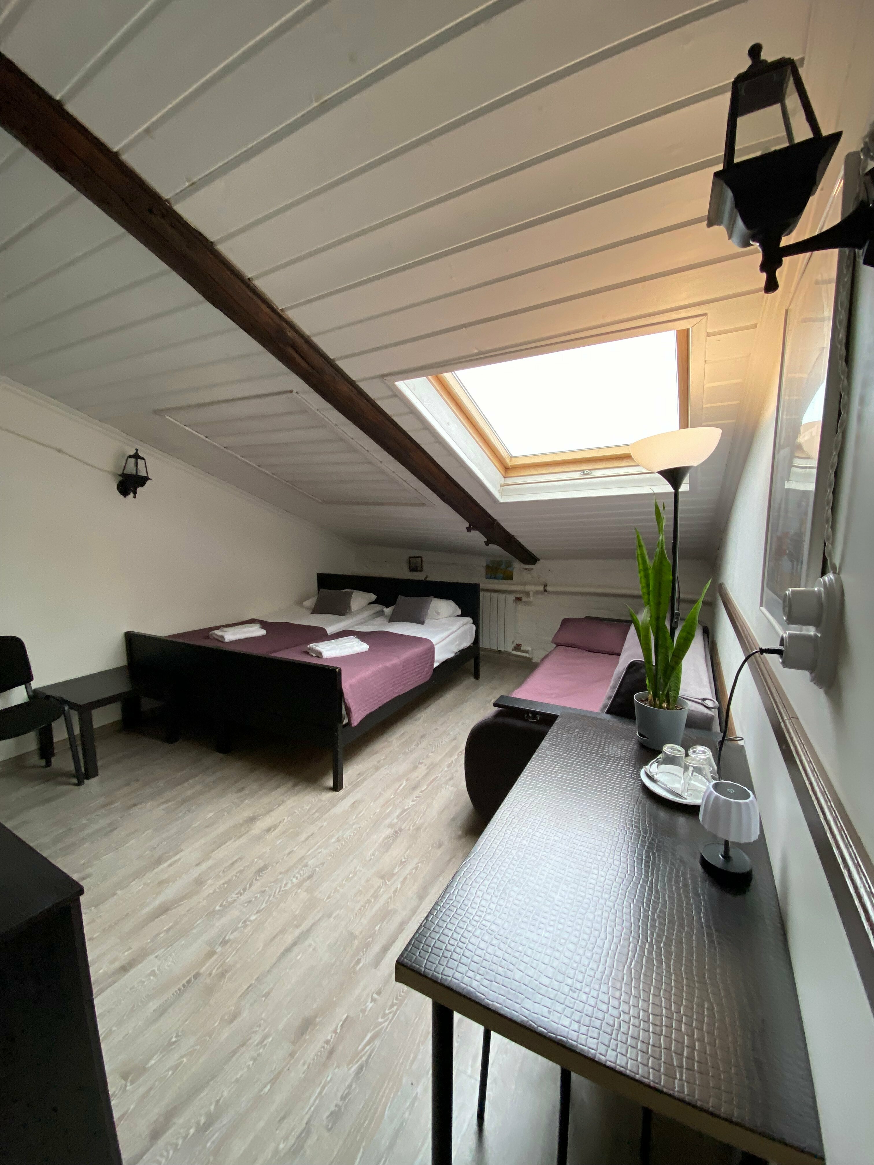 Четырехместный номер с душем