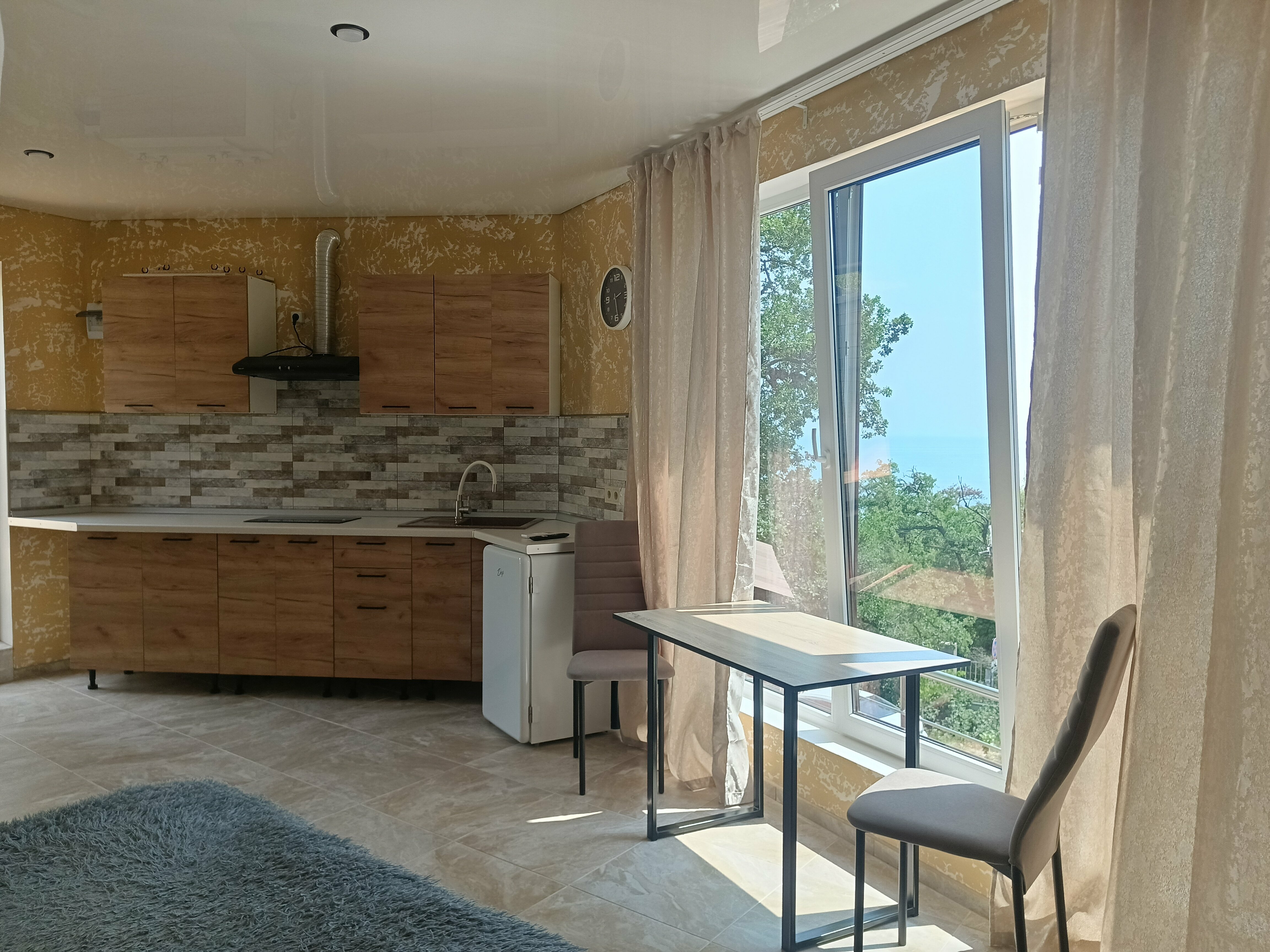 Домик-студия семейный с видом на море