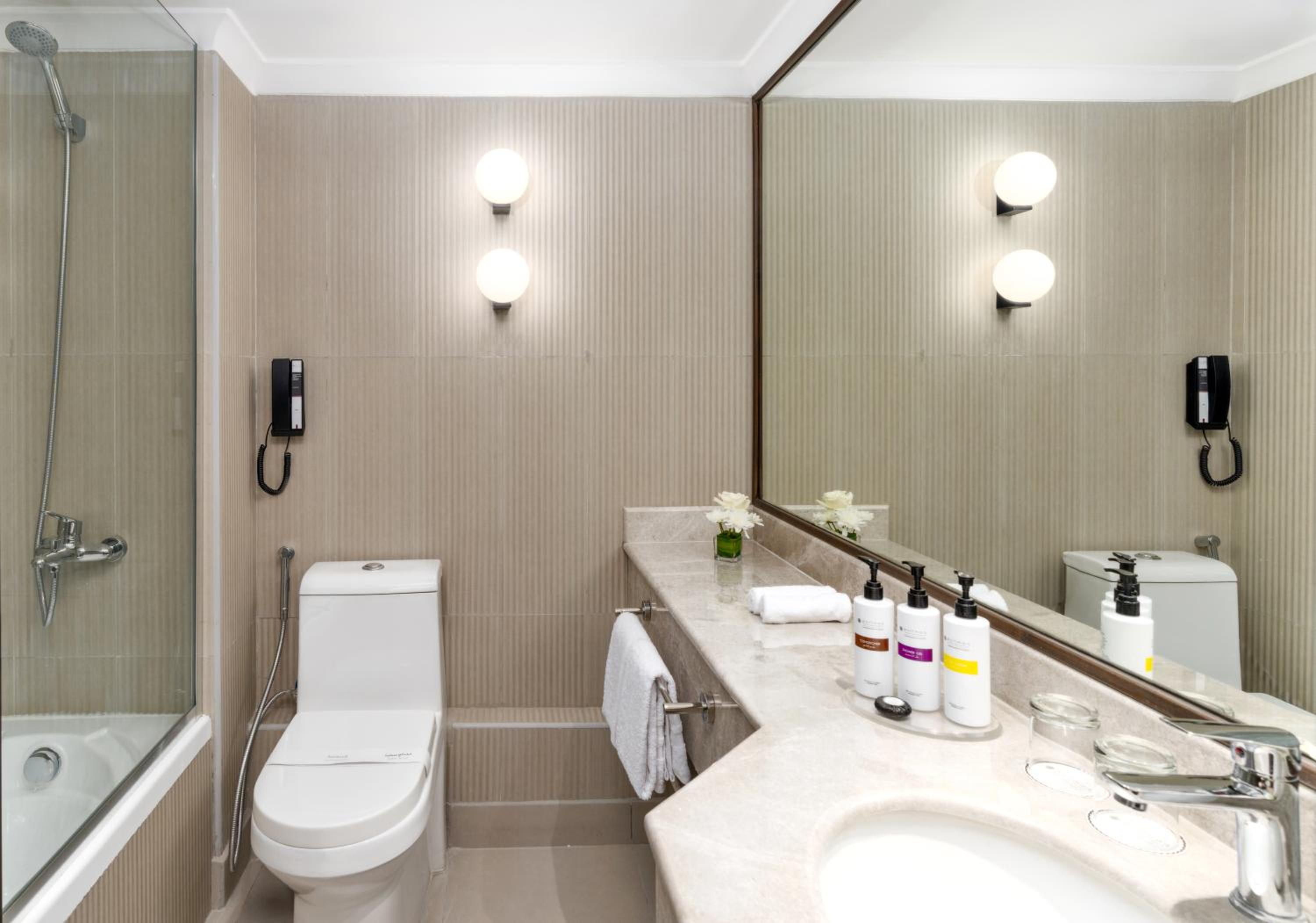 Deluxe Presidential Suite with Double Bed and Two Single Bed - Haram/Courtyard View