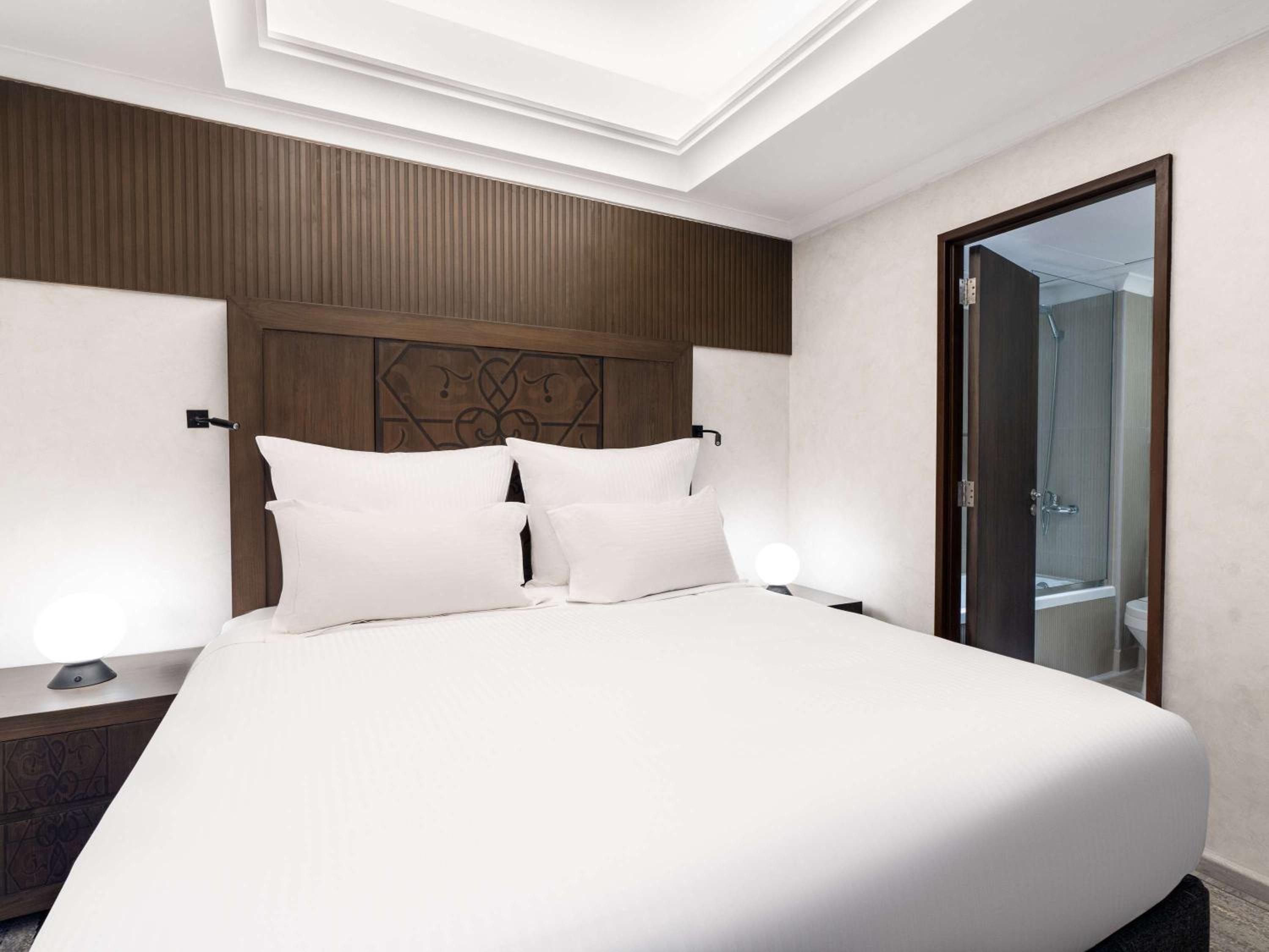 Deluxe Presidential Suite with Double Bed and Two Single Bed - Haram/Courtyard View