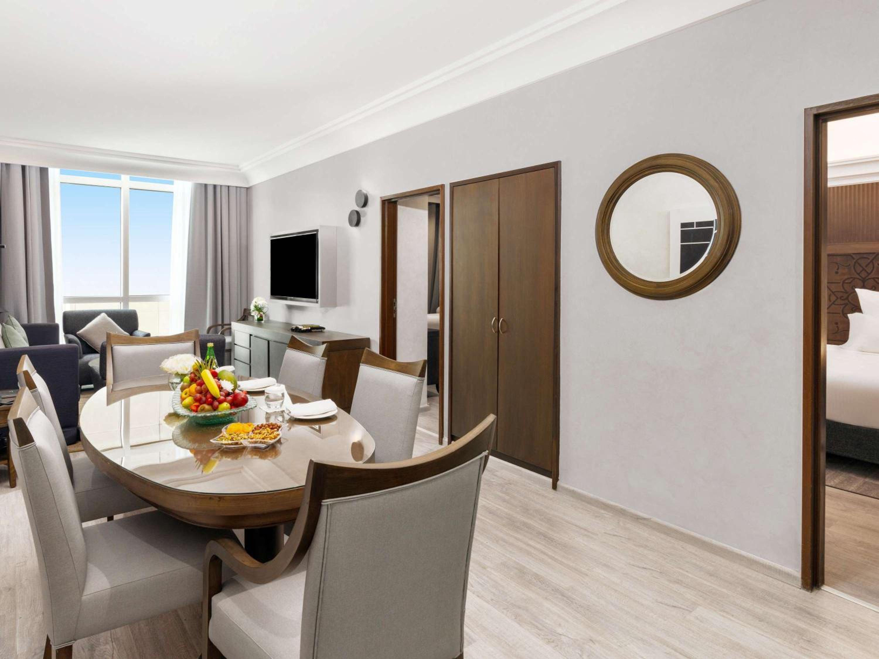 Deluxe Presidential Suite with Double Bed and Two Single Bed - Haram/Courtyard View