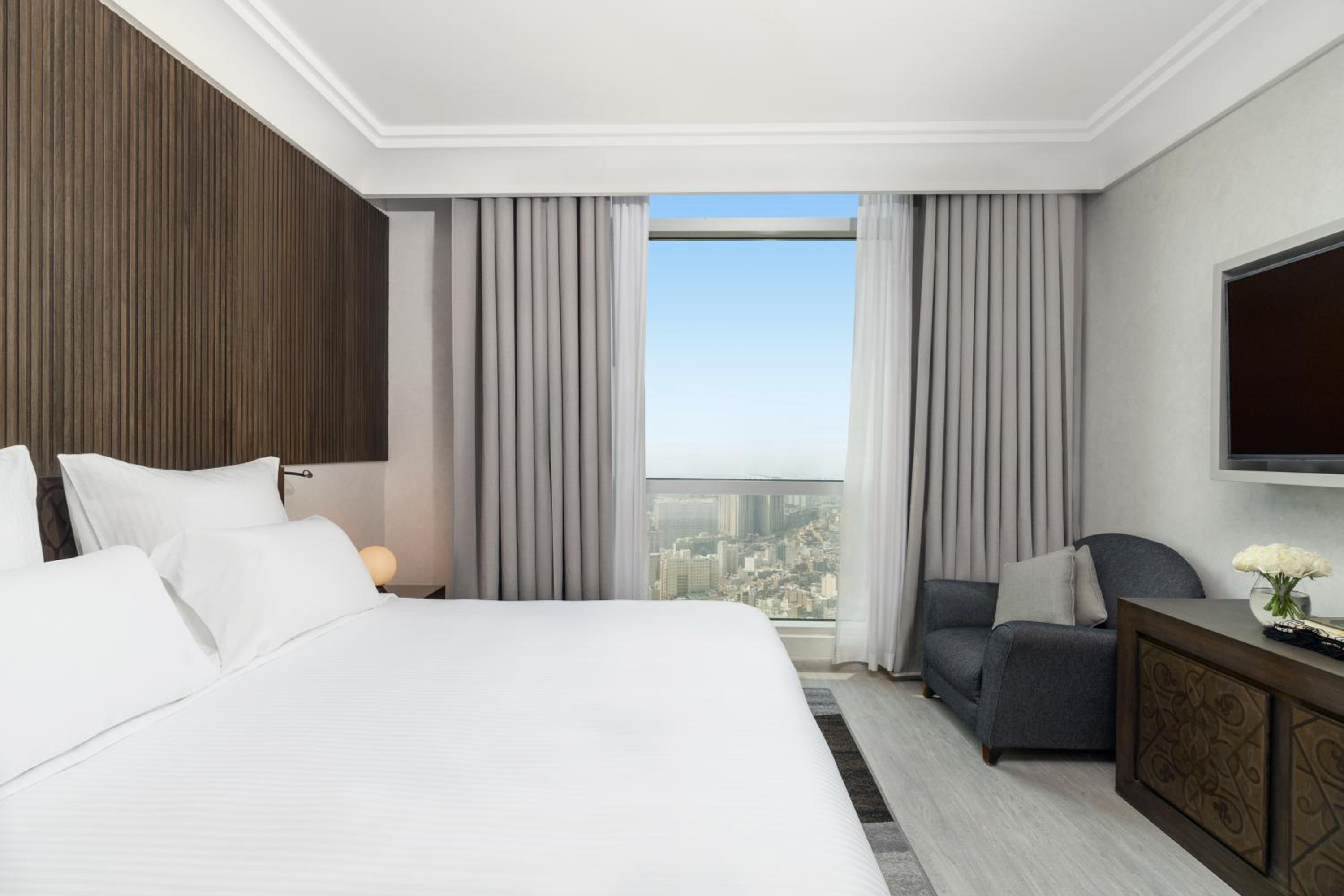 Deluxe Junior Suite with City View
