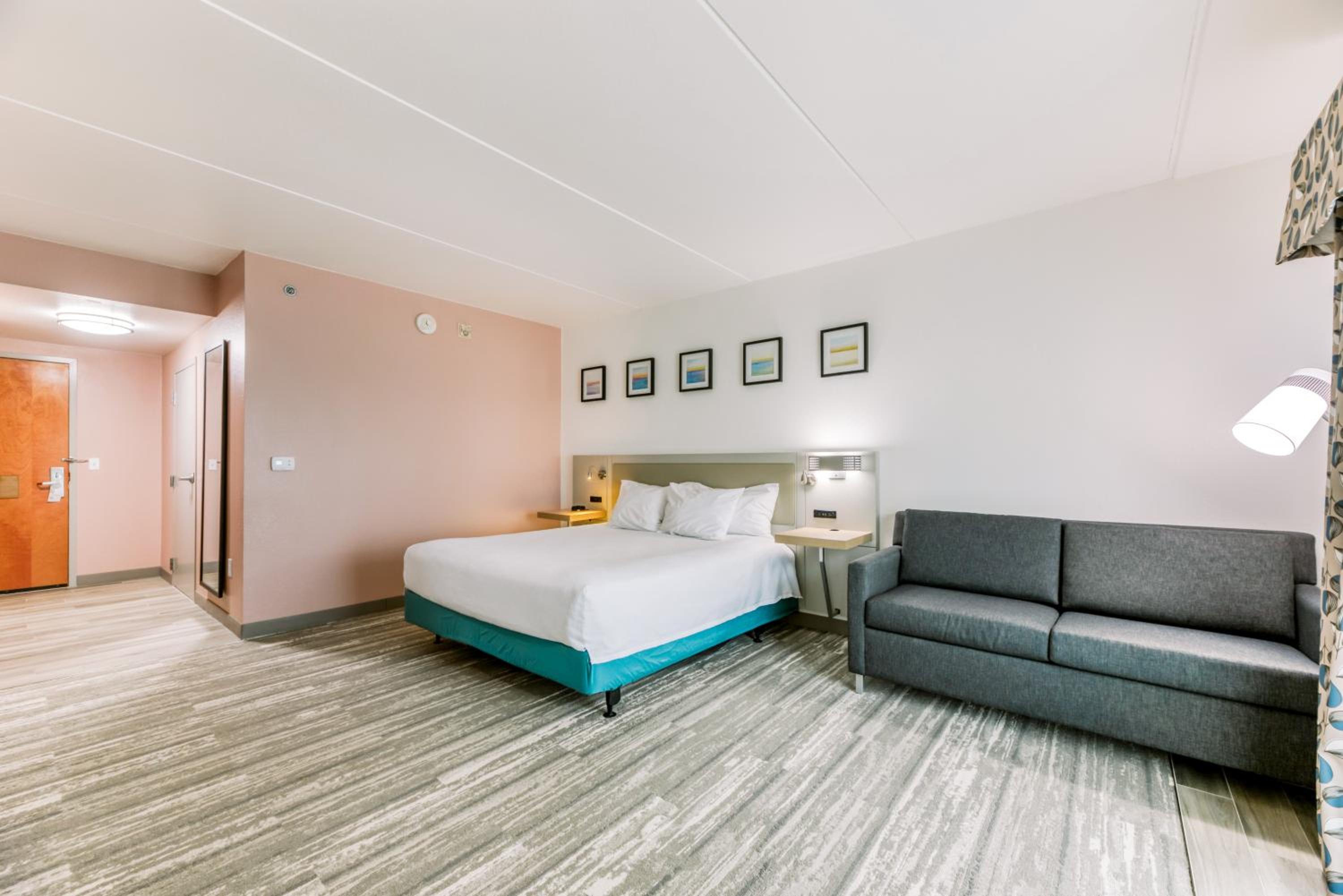 King Room with Tub - Mobility and Hearing Access