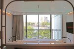Superior River View with Balcony, King Bed в The Quarter Chaophraya by Uhg