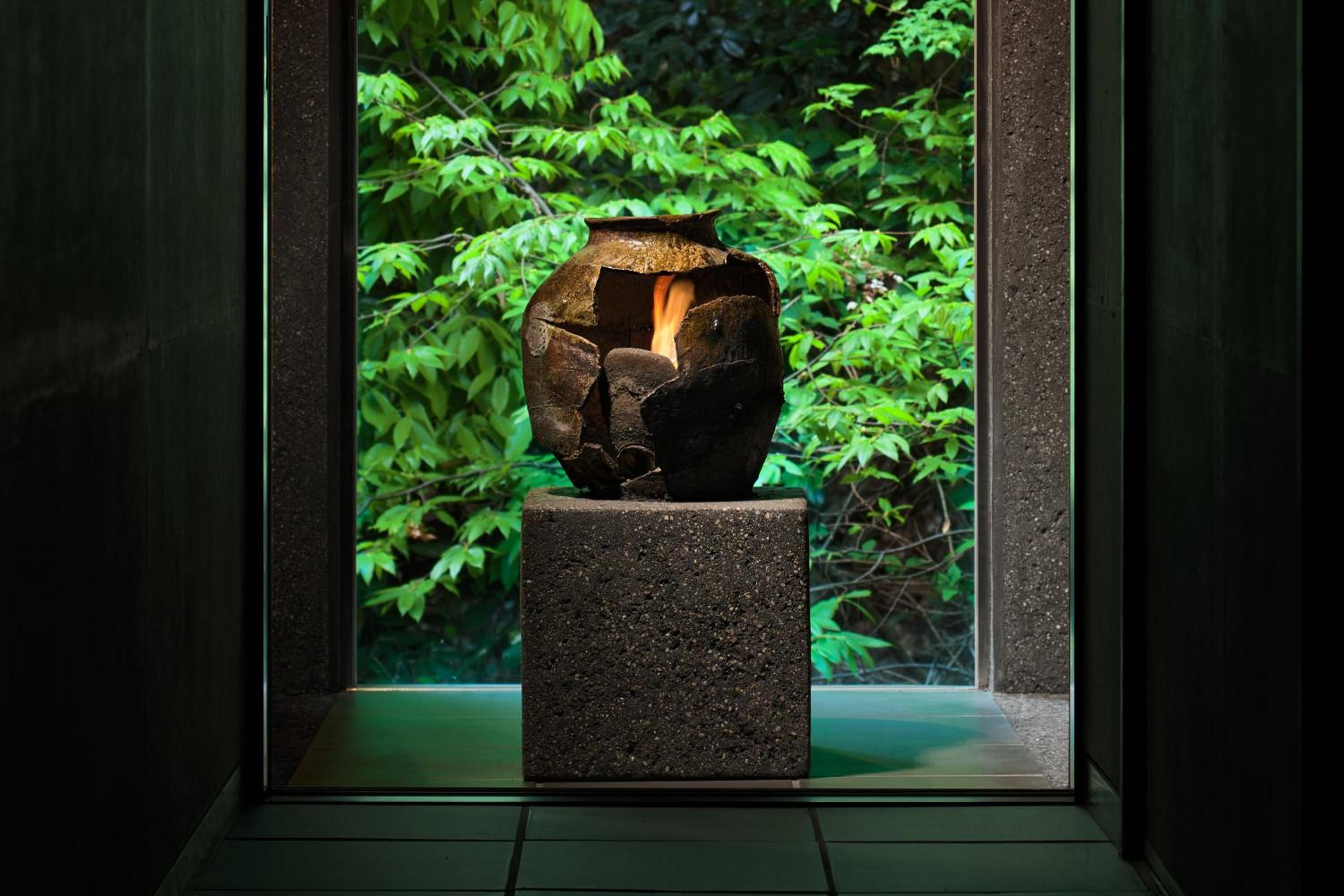 Japanese-Style Modern Art Suite Room with Open-Air Hot Spring Bath【Kohoo】