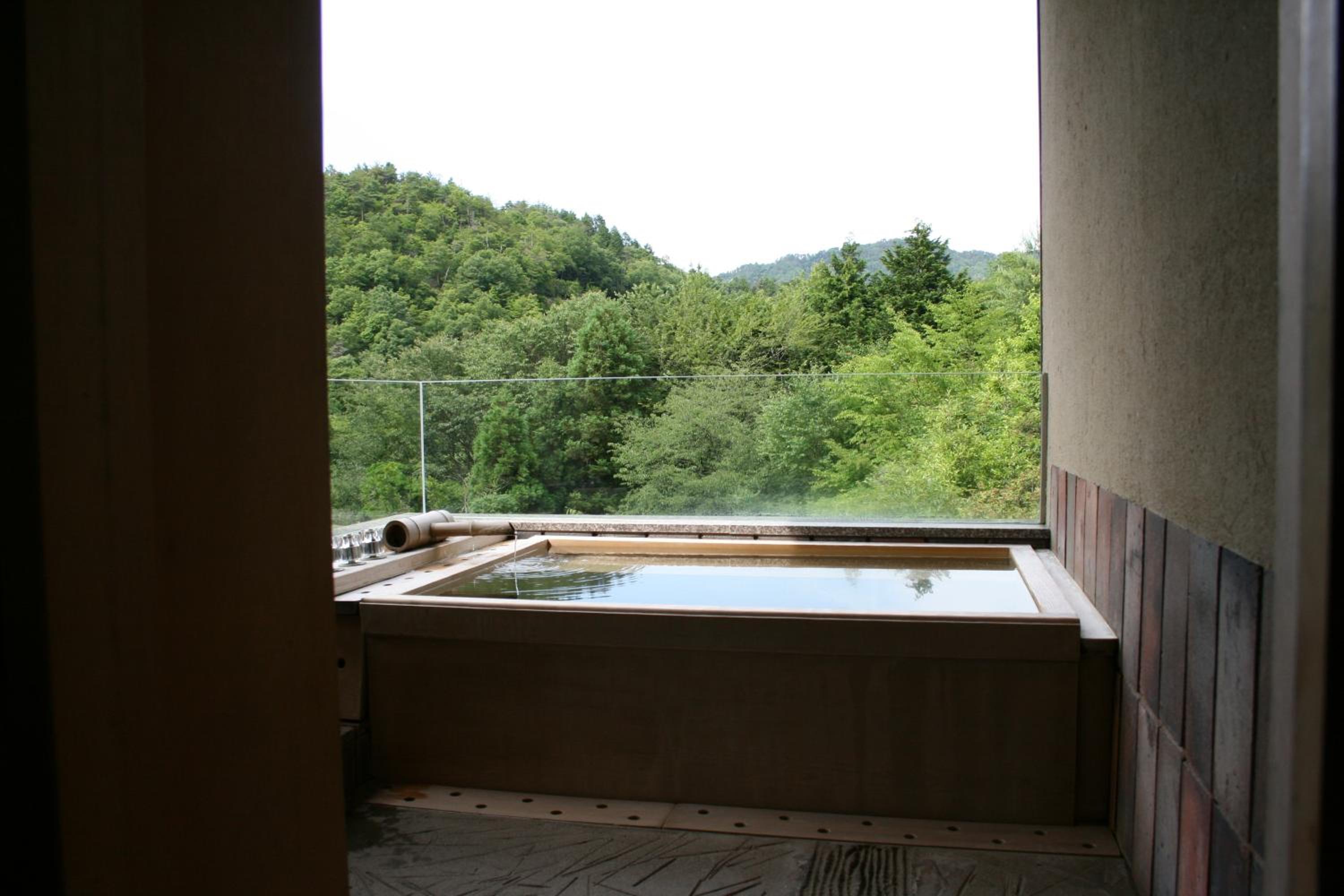 Japanese-Style Large Room with Open-Air Hot Spring Bath, Mountain View【Tsuki-Oboro】