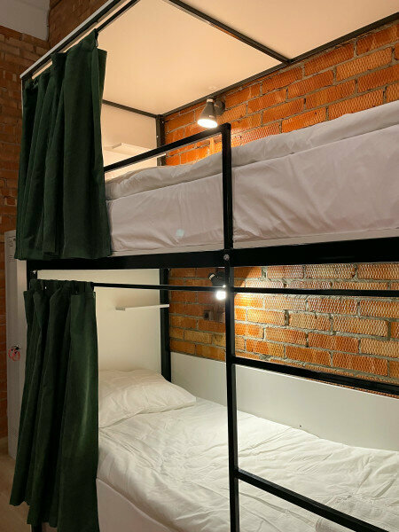 Кровать в общем 8-местном номере