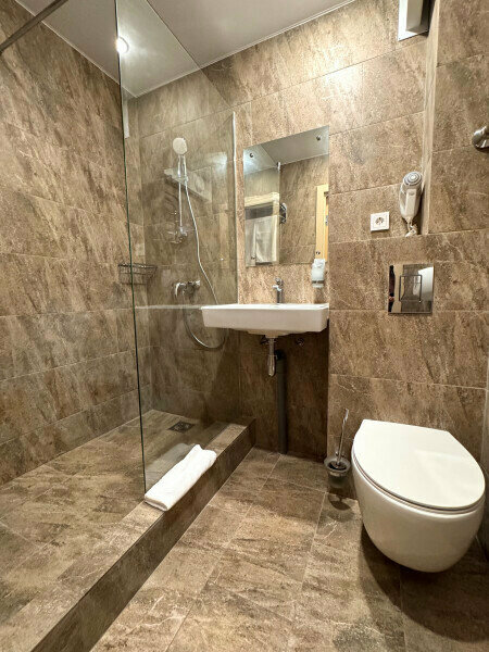 Улучшенный двухместный номер с 2 отдельными кроватями