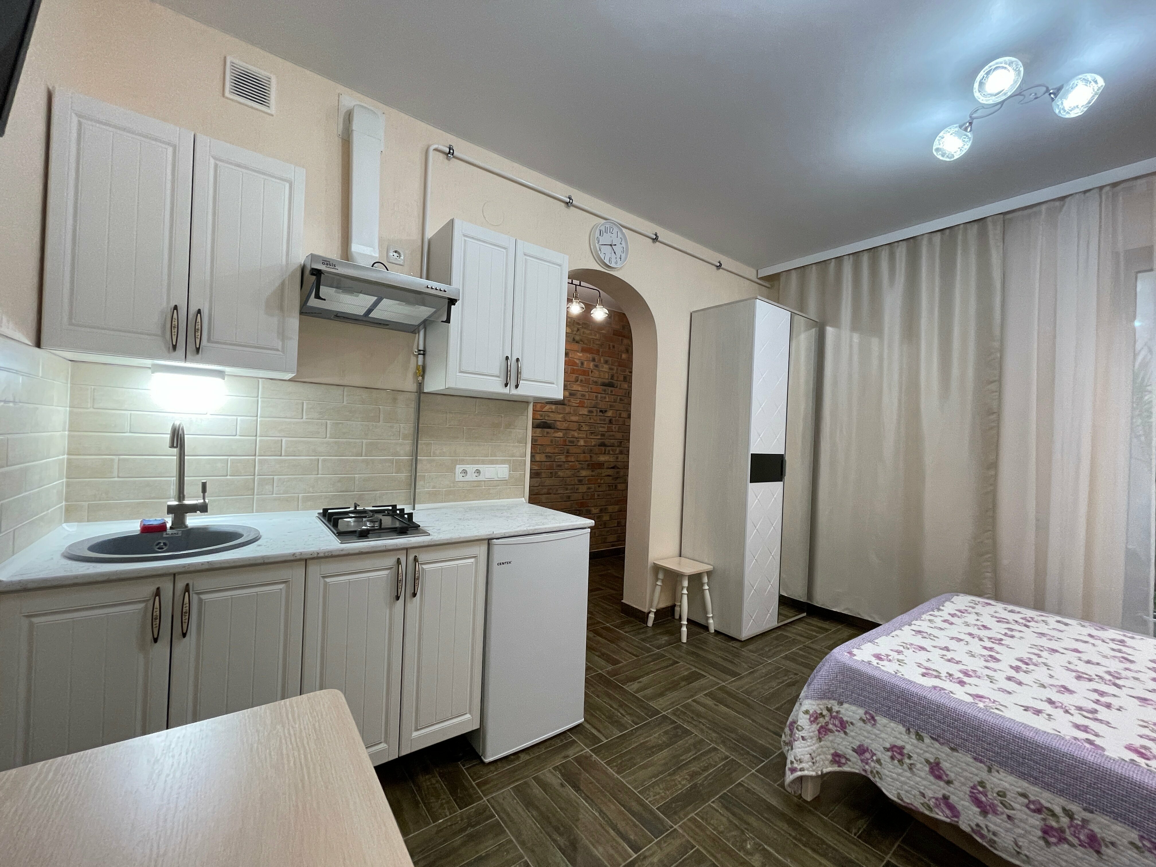 апартаменты - студия с видом на двор